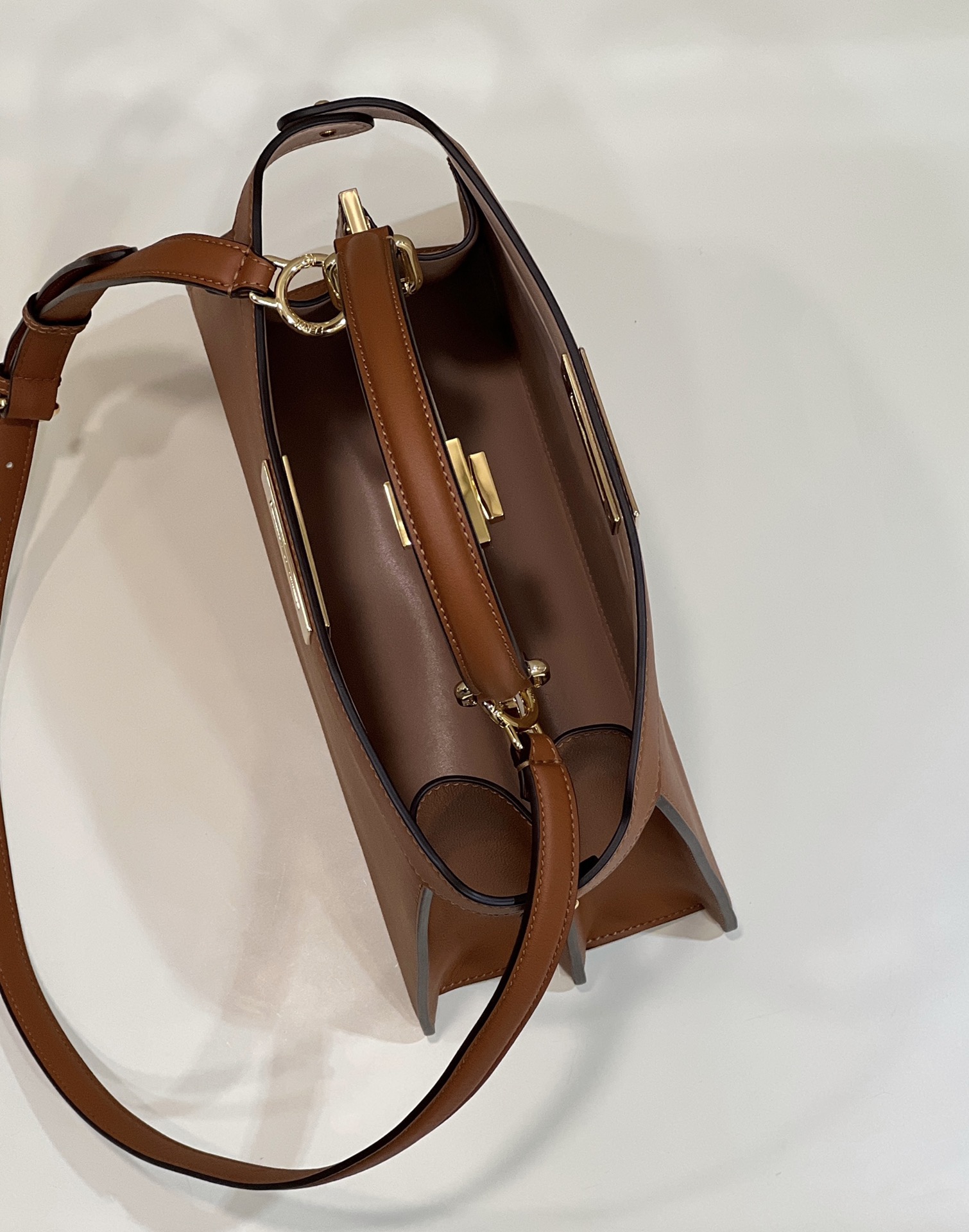 F**di new style  peekaboo i see u