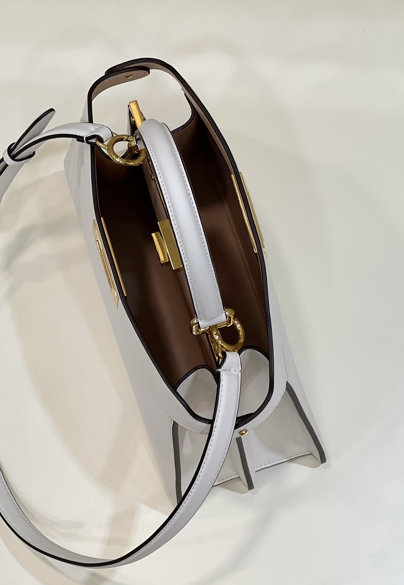 F**di new style  peekaboo i see u