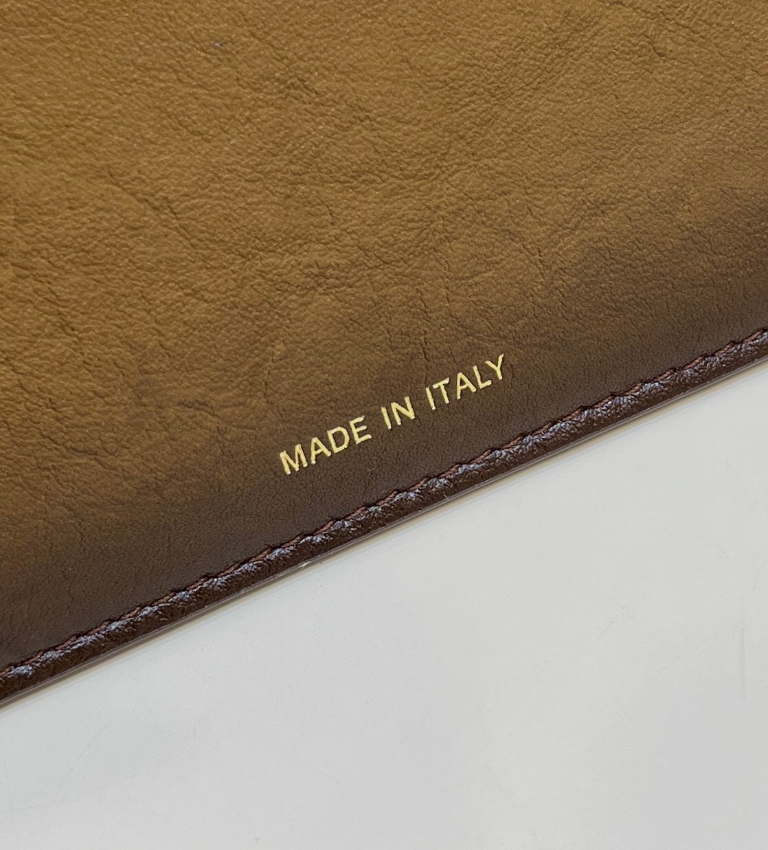 F**di new style  peekaboo i see u