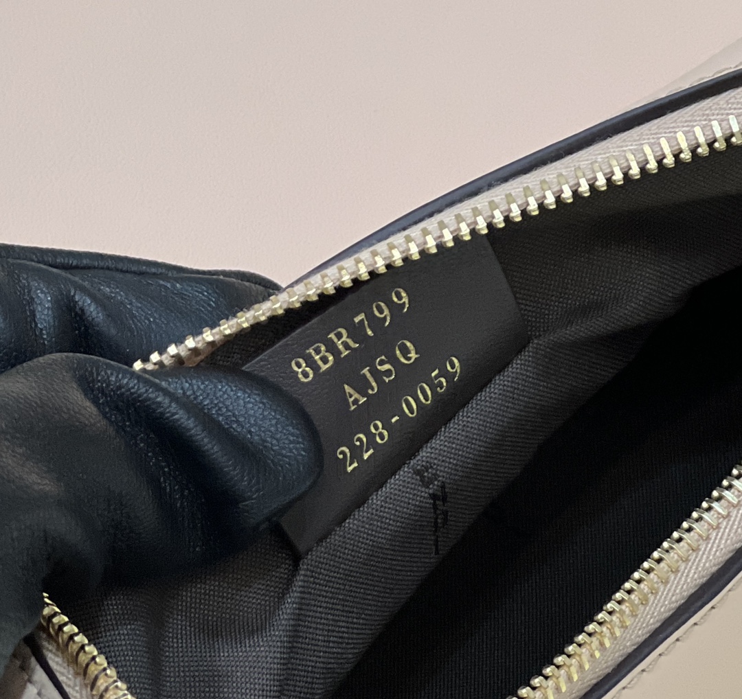 F**di graphy icon bag