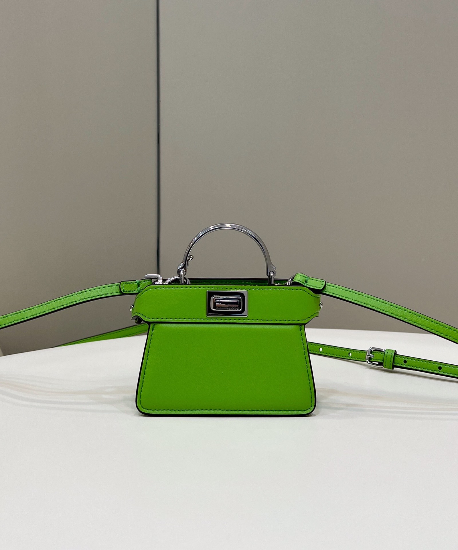 F**di nano peekaboo maxi handle