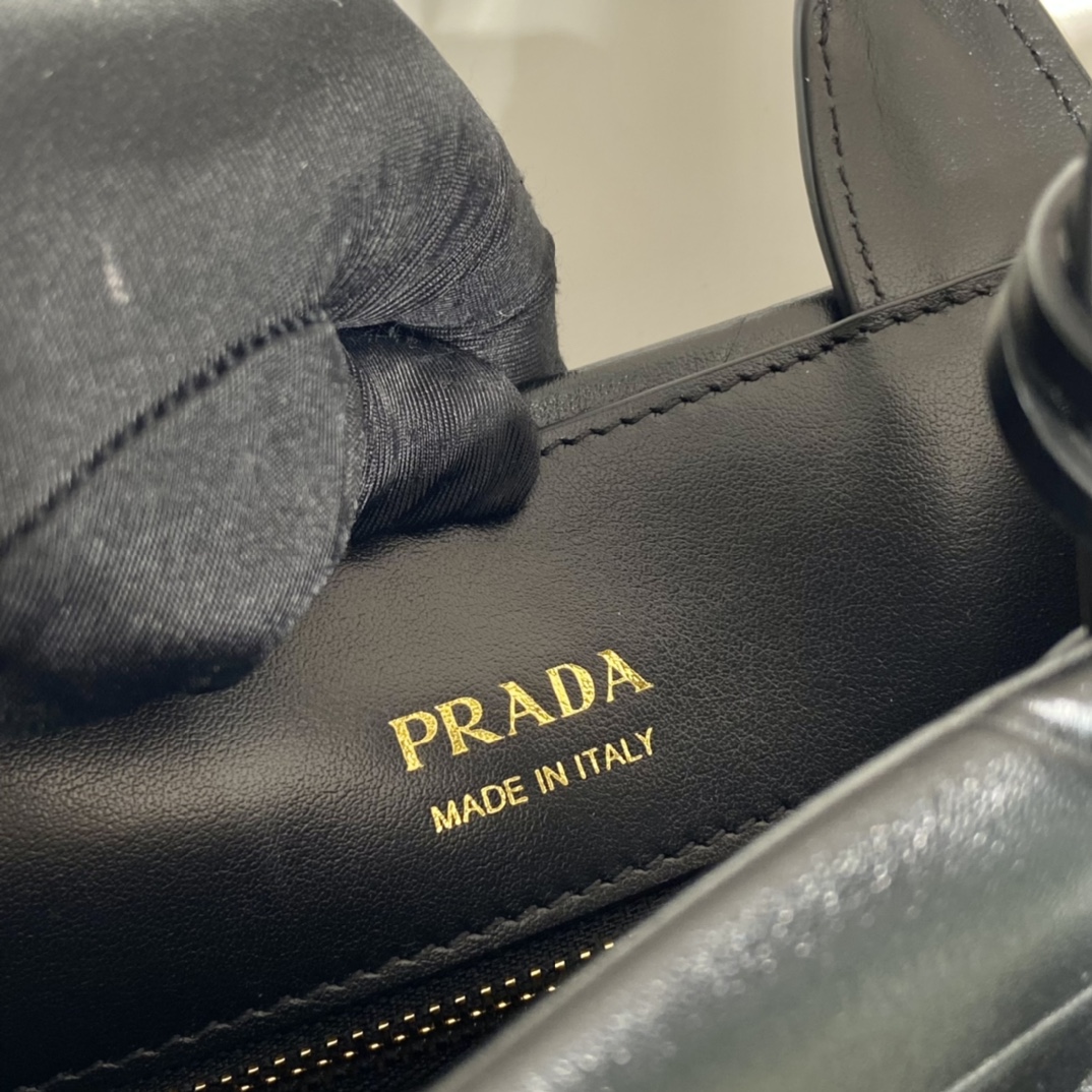 Pra*a medium leather Pra*a symbole bag with topstitching