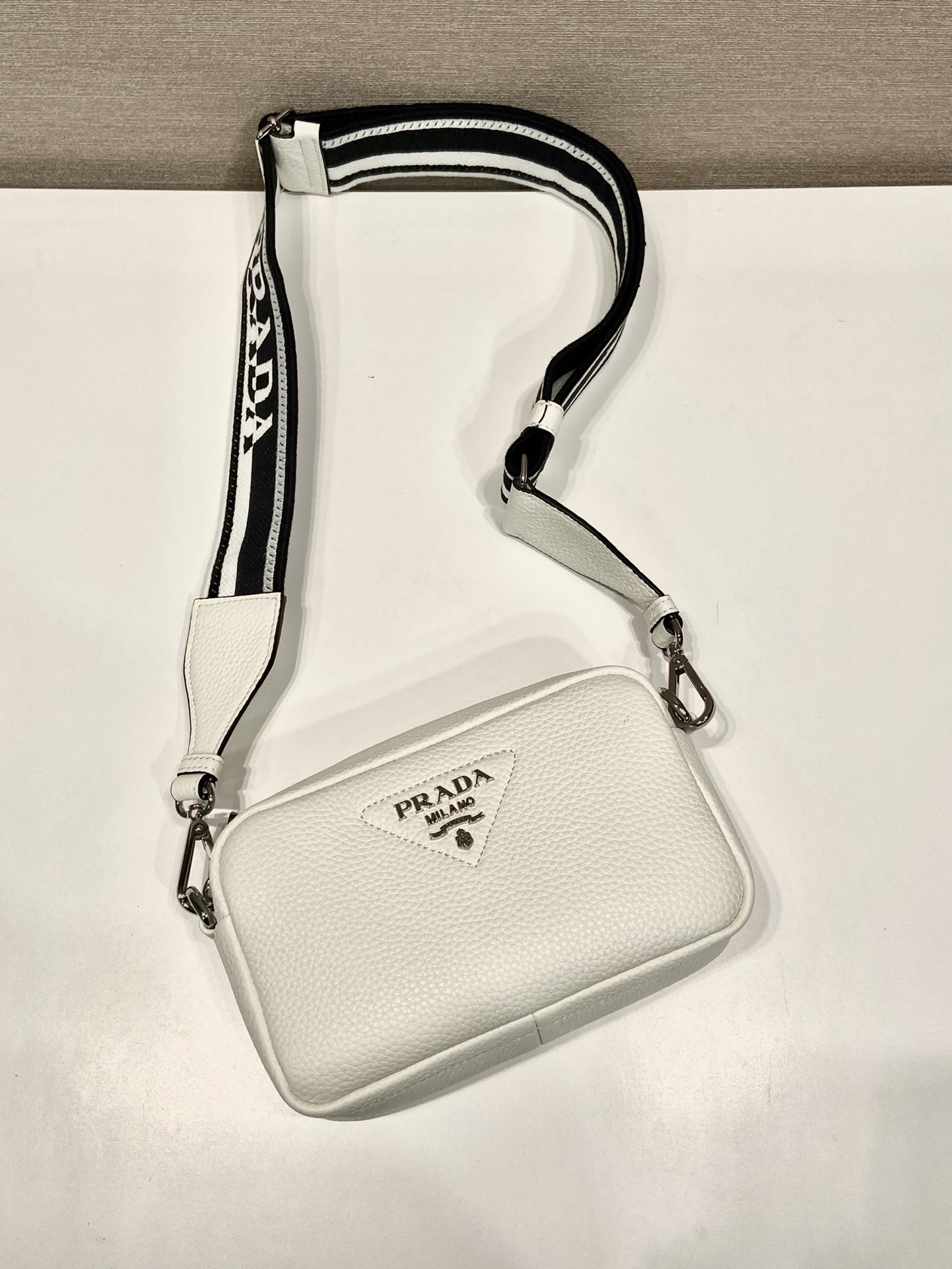Pra*a small leather bag