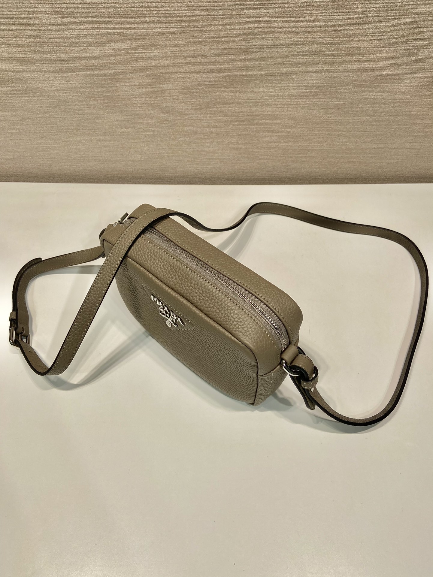 Pra*a small leather bag