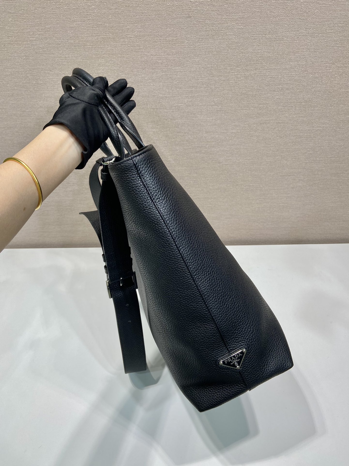 Pra*a leather tote