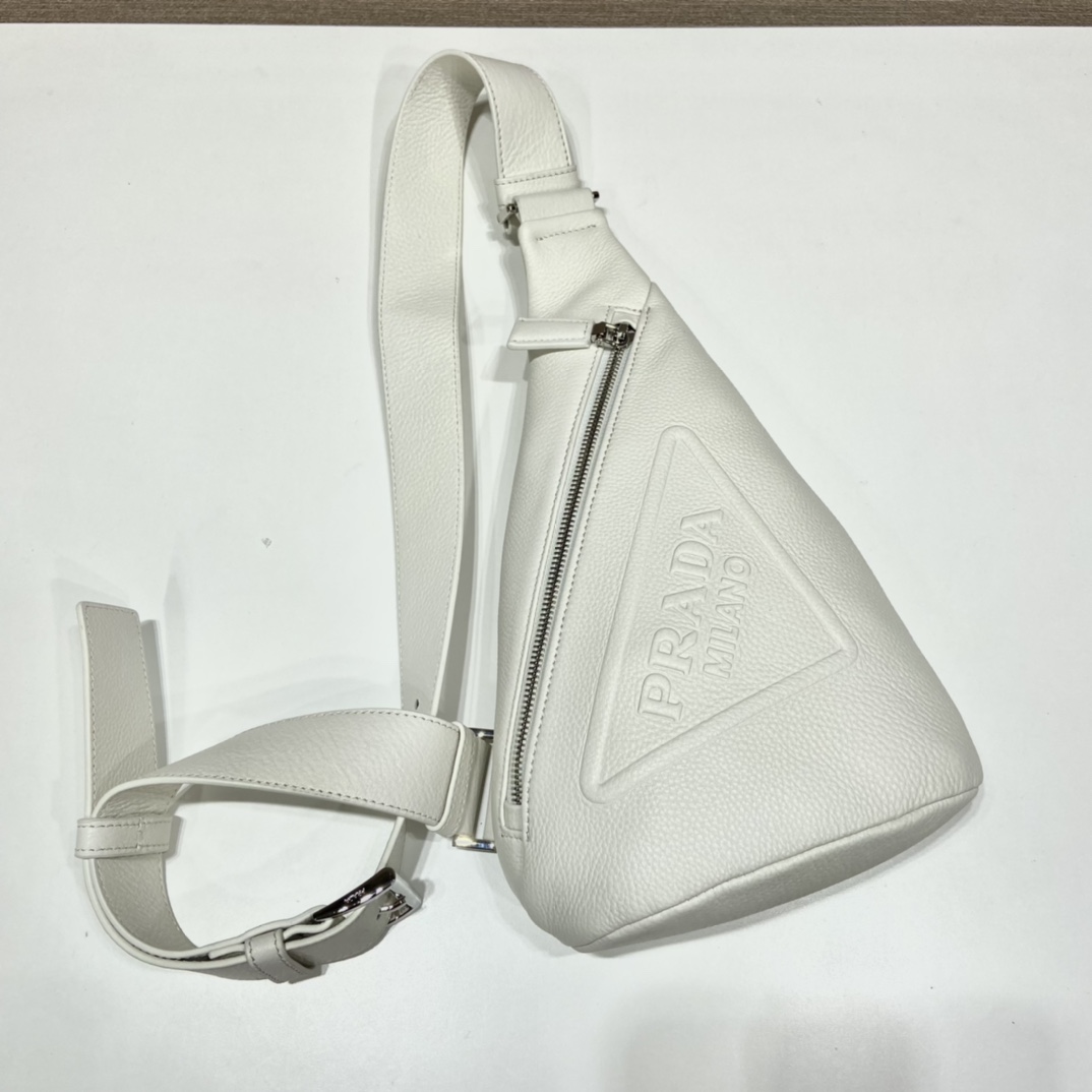 Pra*a cross leather bag