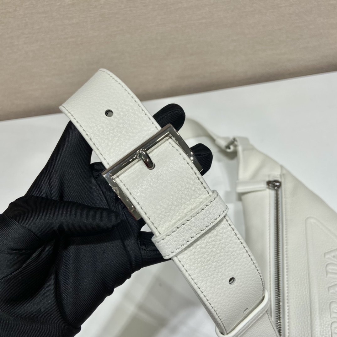 Pra*a cross leather bag