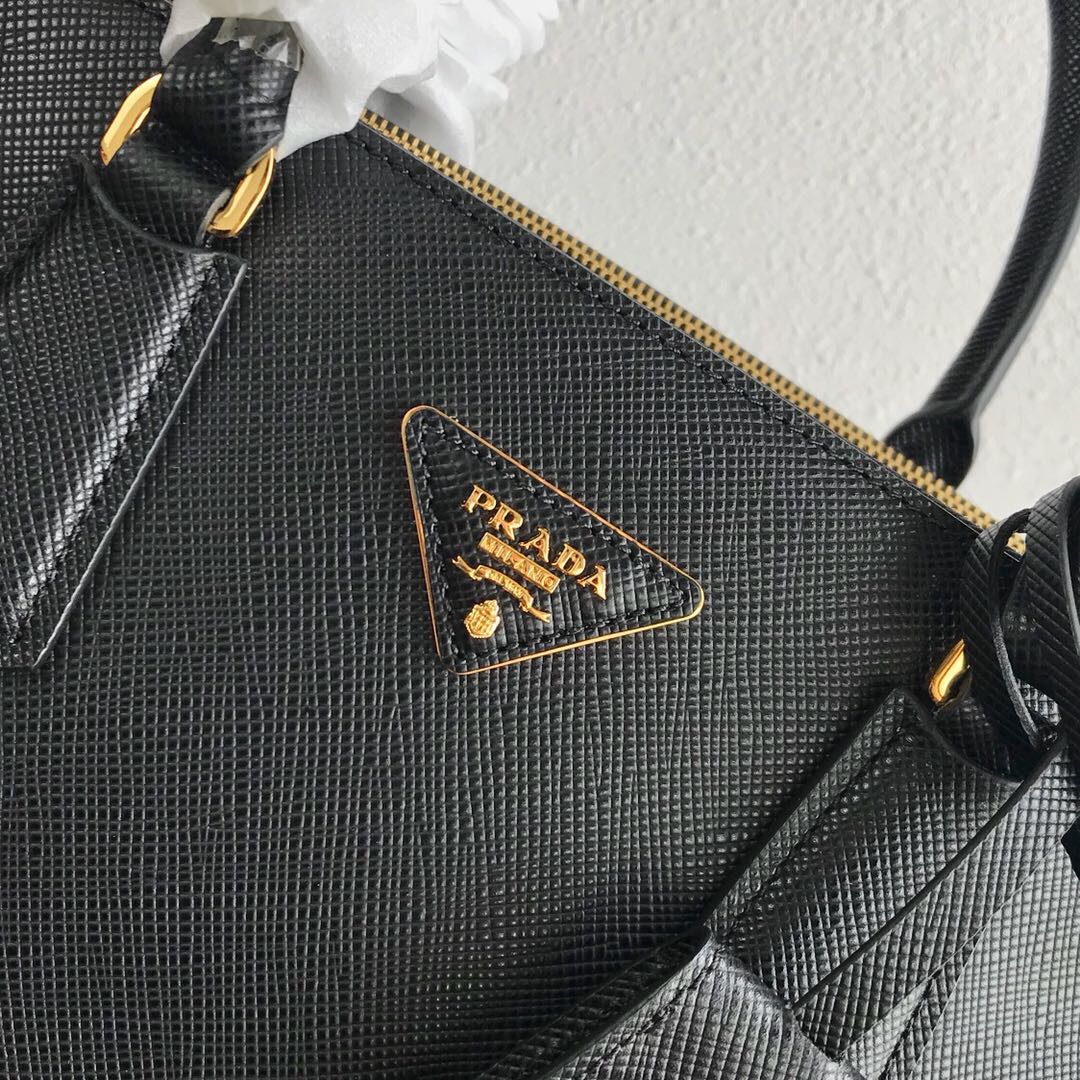 Pra*a galleria saffiano leather bag