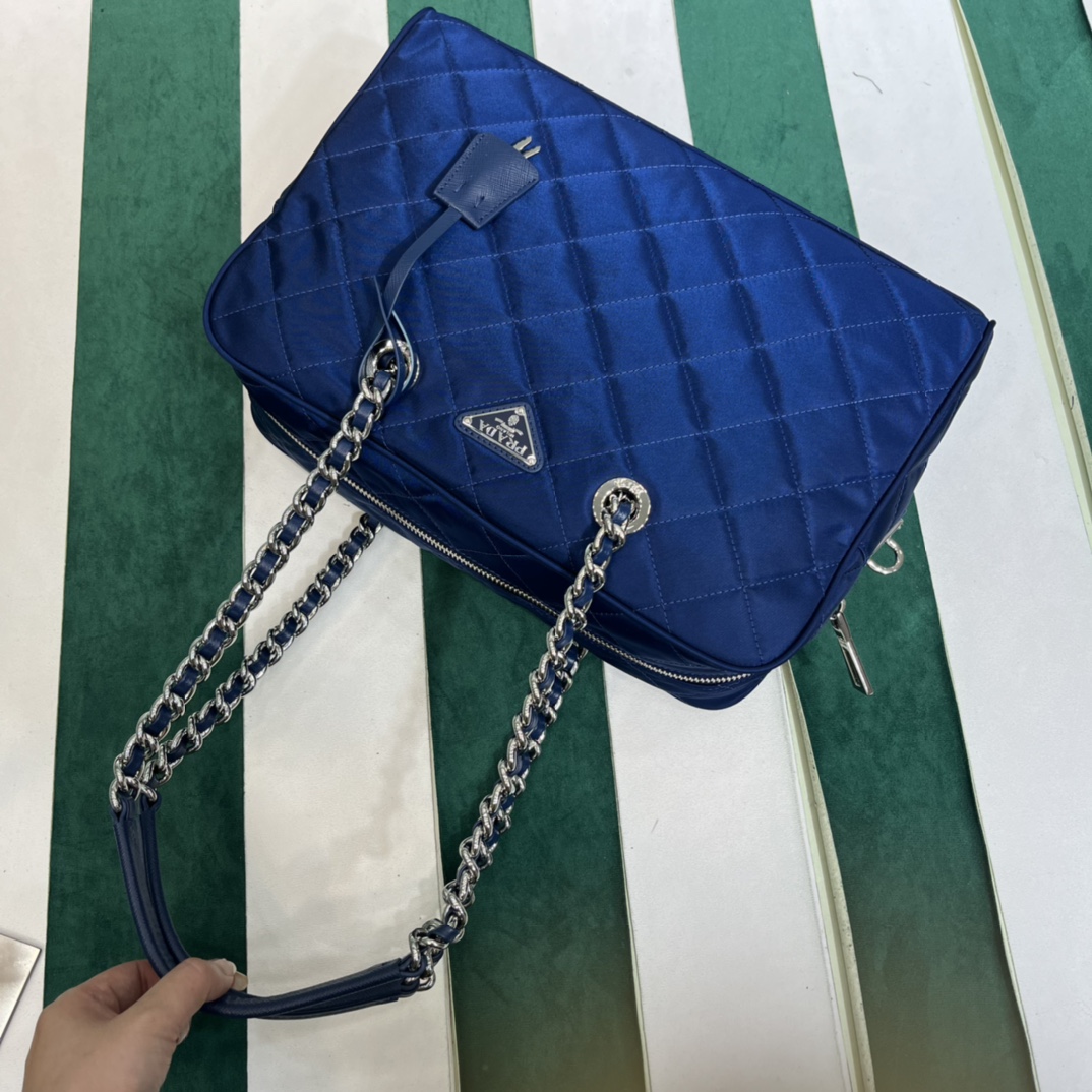 Pra*a handbag