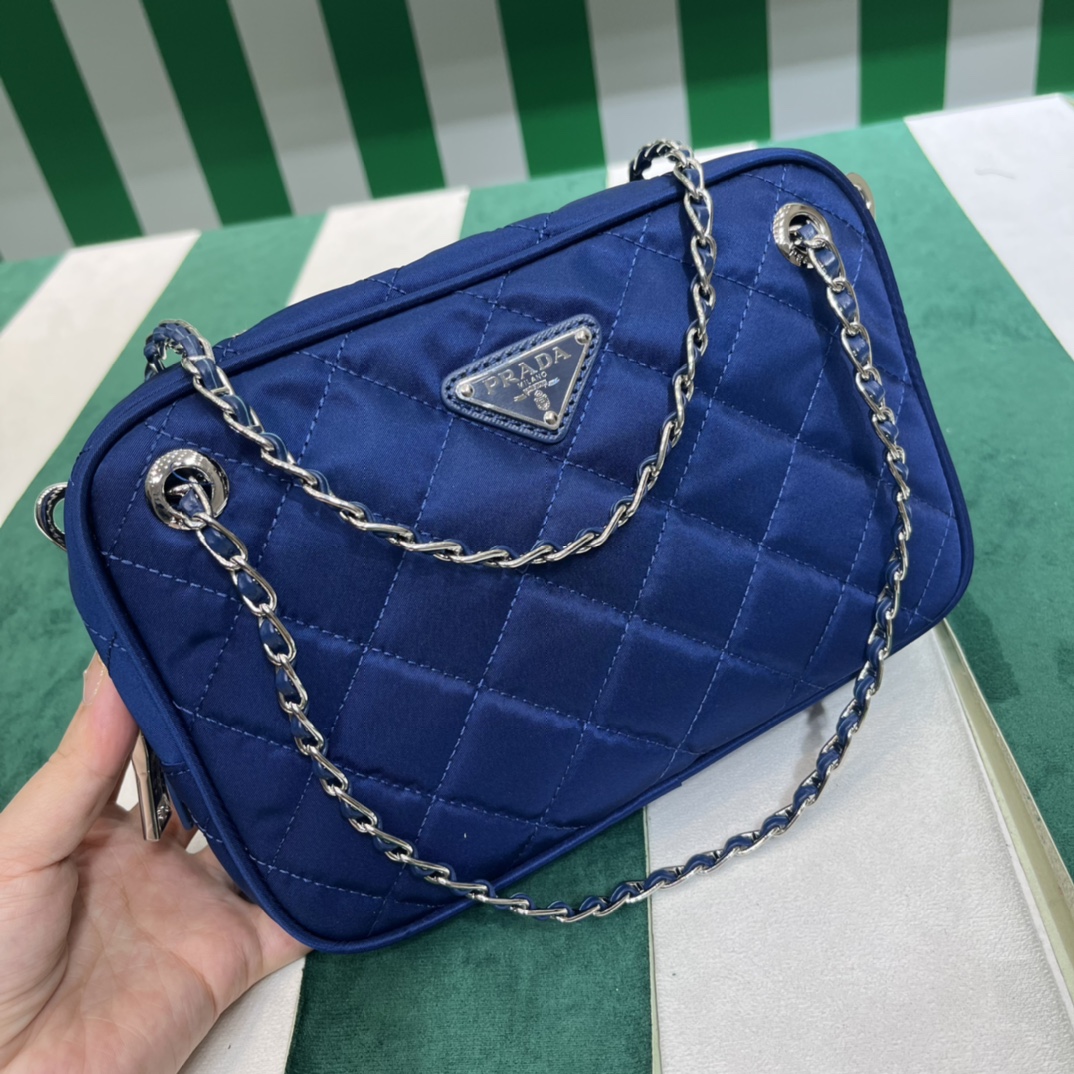Pra*a re-edtion nylon quilted black triangle logo