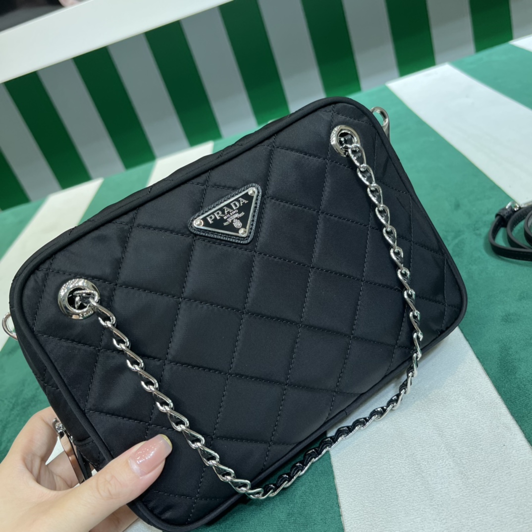 Pra*a re-edtion nylon quilted black triangle logo