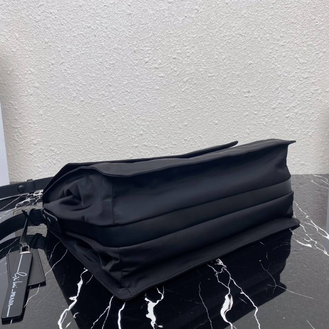 Pra*a re-nylon bag