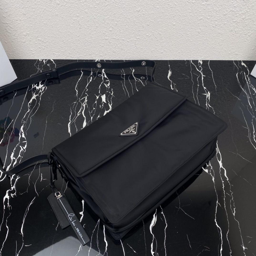 Pra*a re-nylon bag