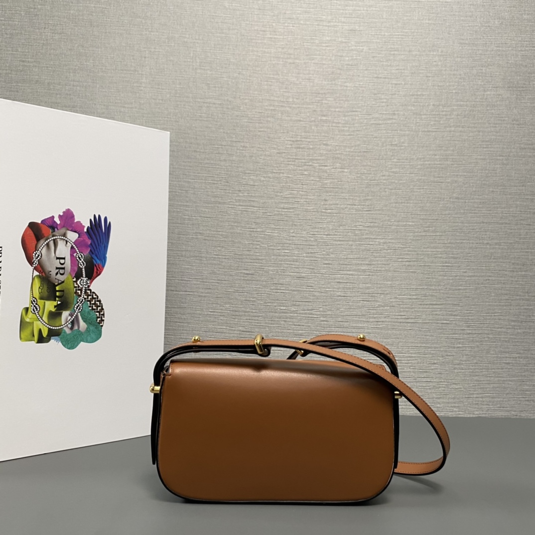 Pra*a leather shoulder bag