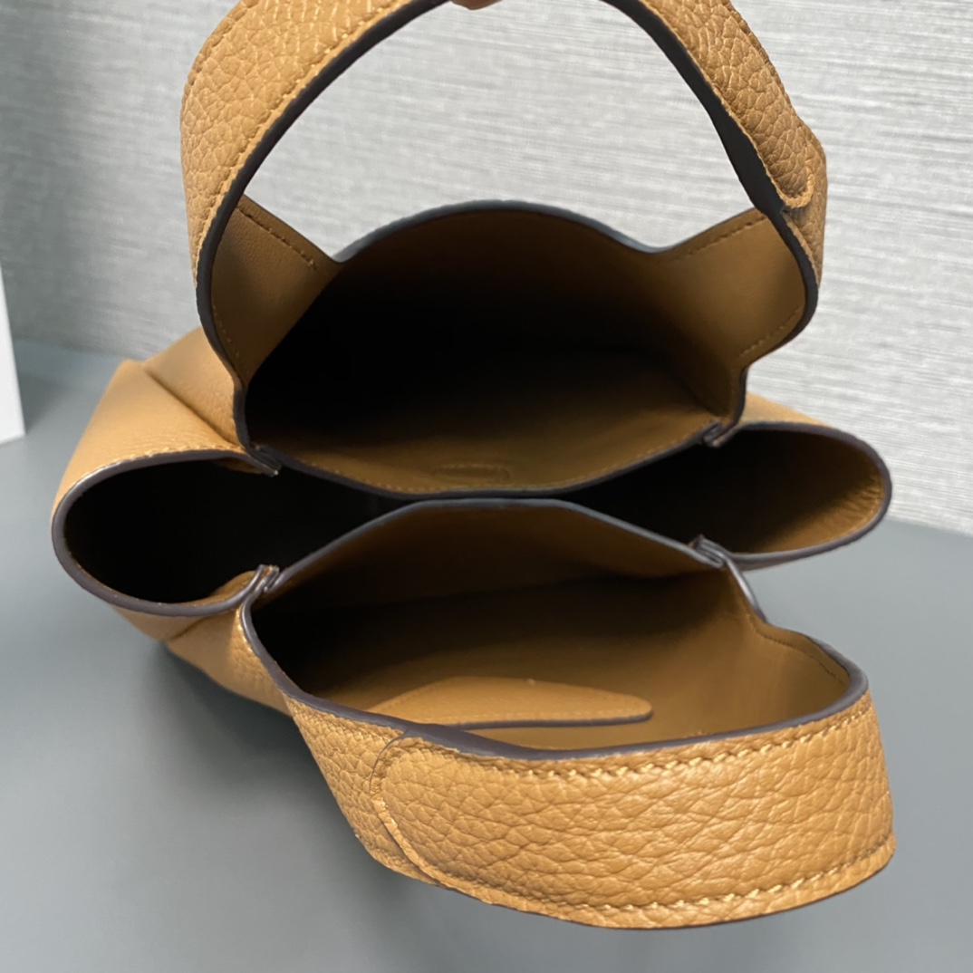 Pra*a leather mini bag
