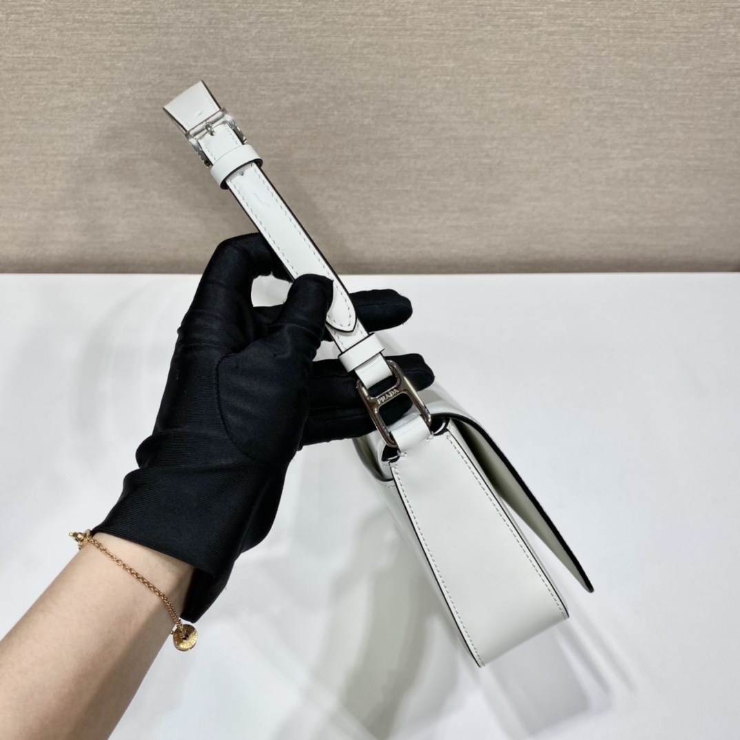 Pra*a brushed leather Pra*a femme bag