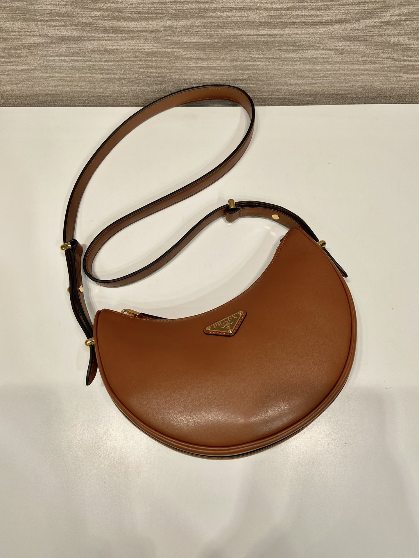 Pra*a arqué leather shoulder bag
