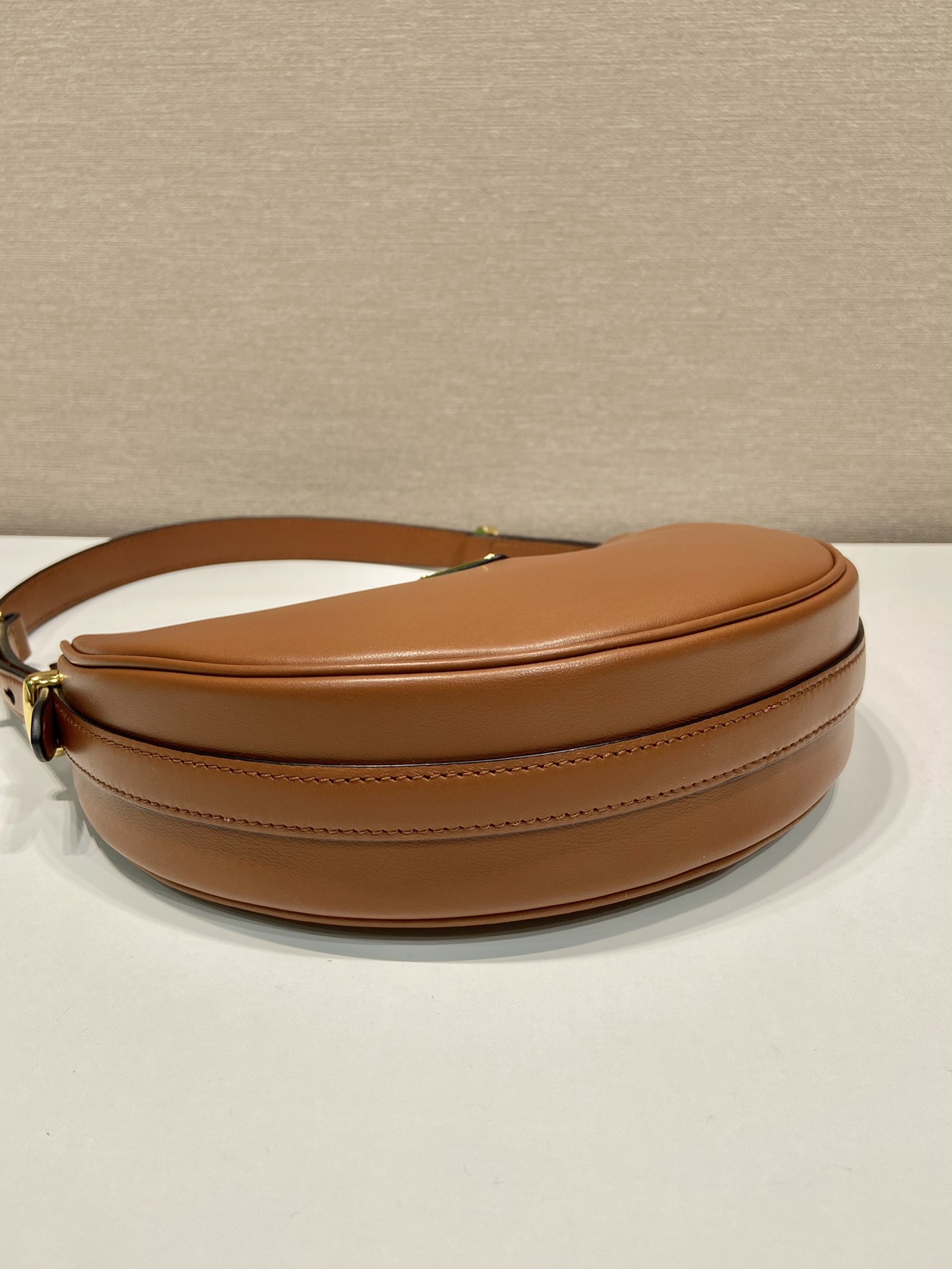 Pra*a arqué leather shoulder bag
