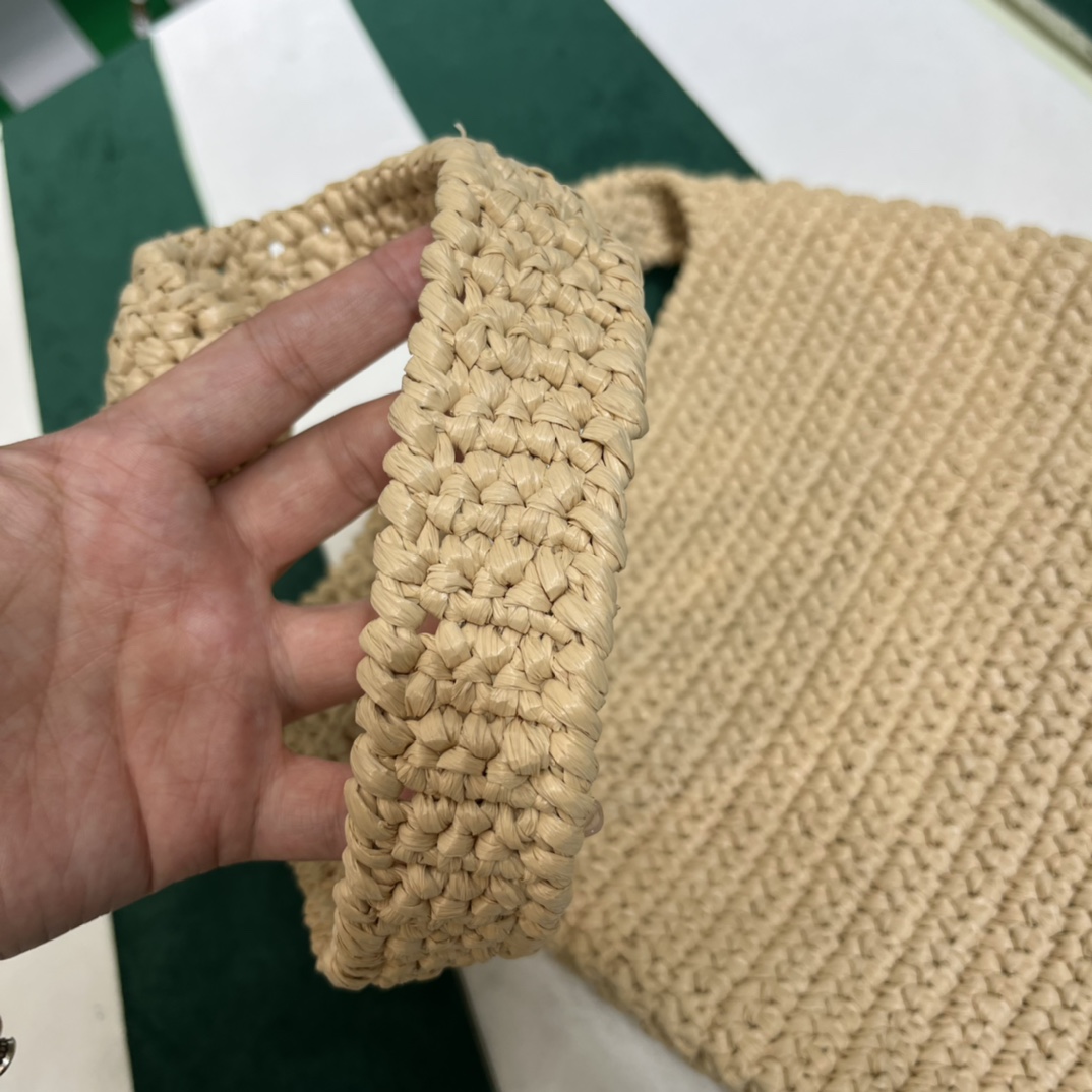 Pra*a crochet bag