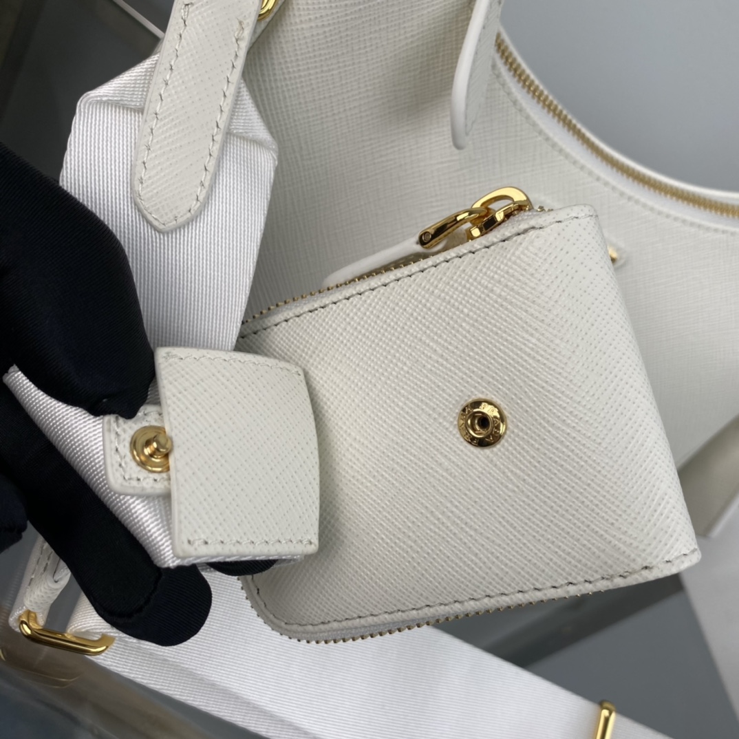 Pra*a re-edition 2005 saffiano leather bag