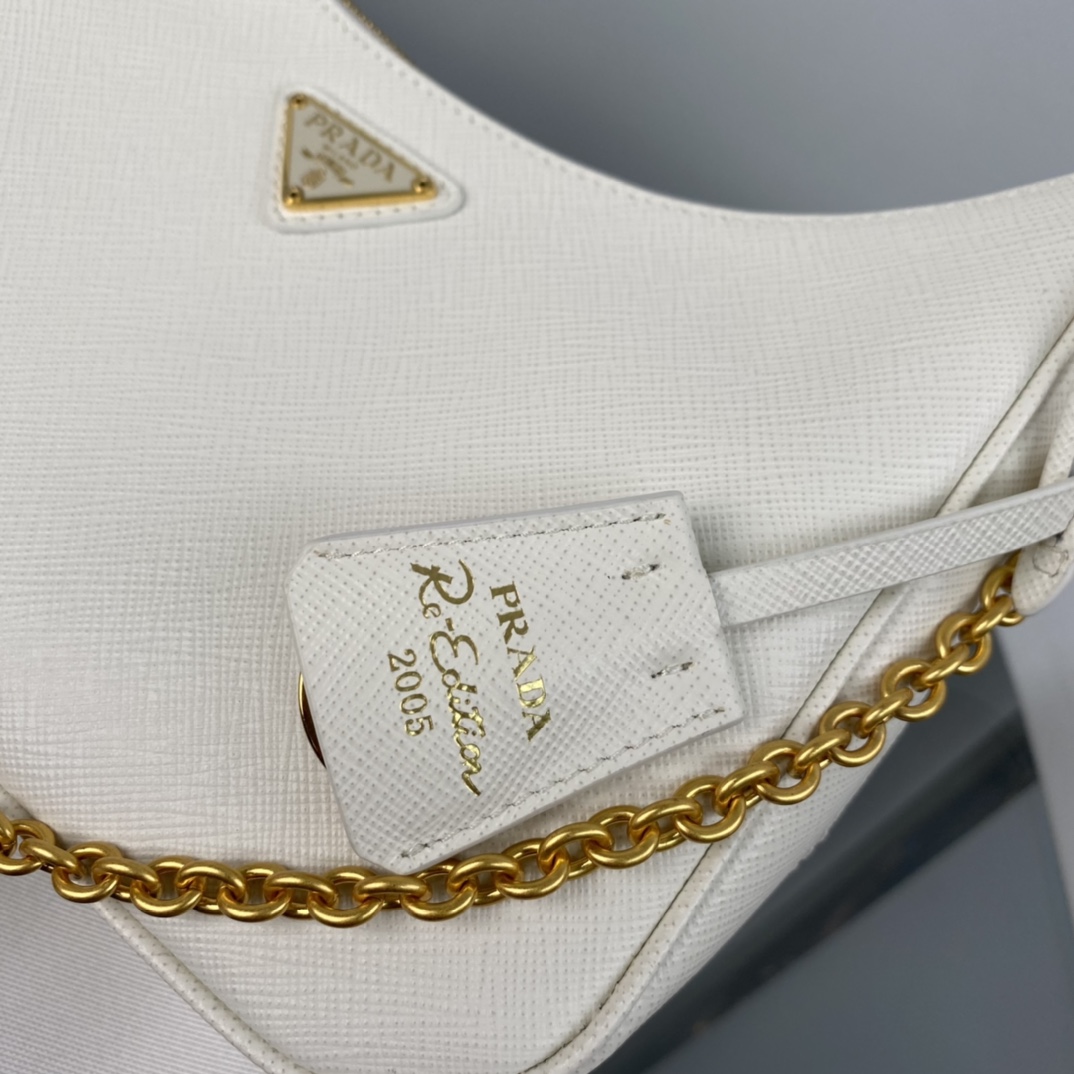Pra*a re-edition 2005 saffiano leather bag