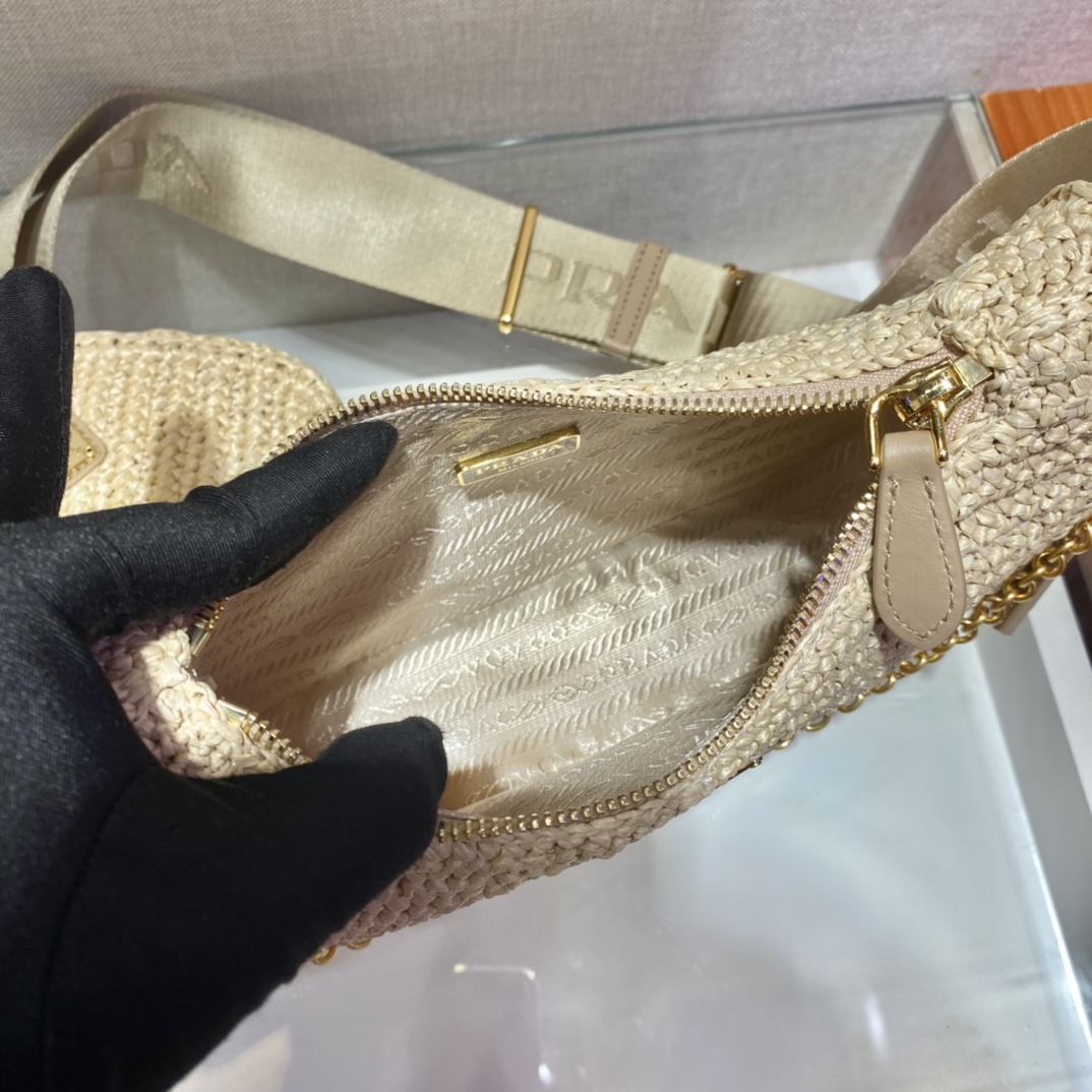 Pra*a re-edition 2005 bag