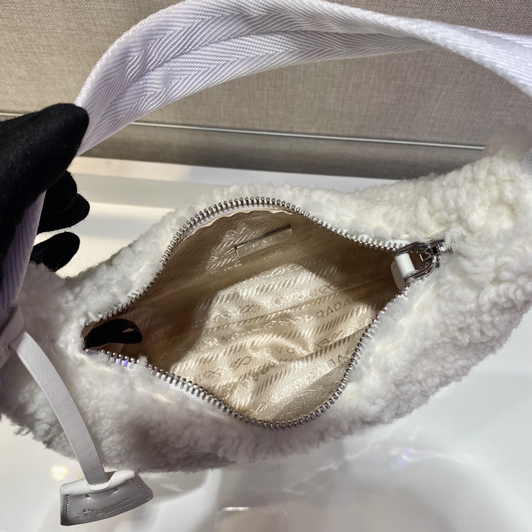 Pra*a hobo bag