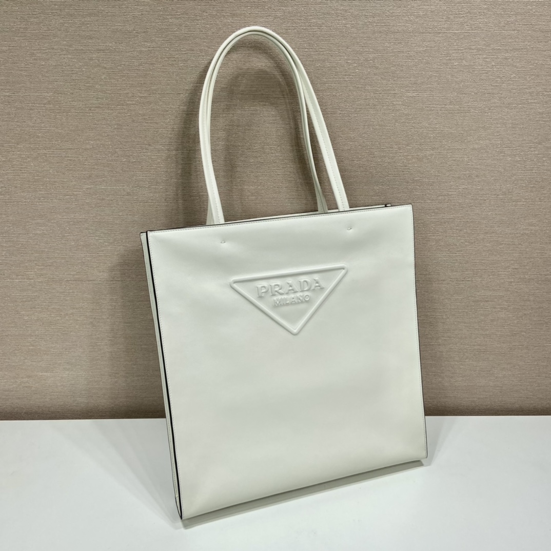 Pra*a leather tote bag