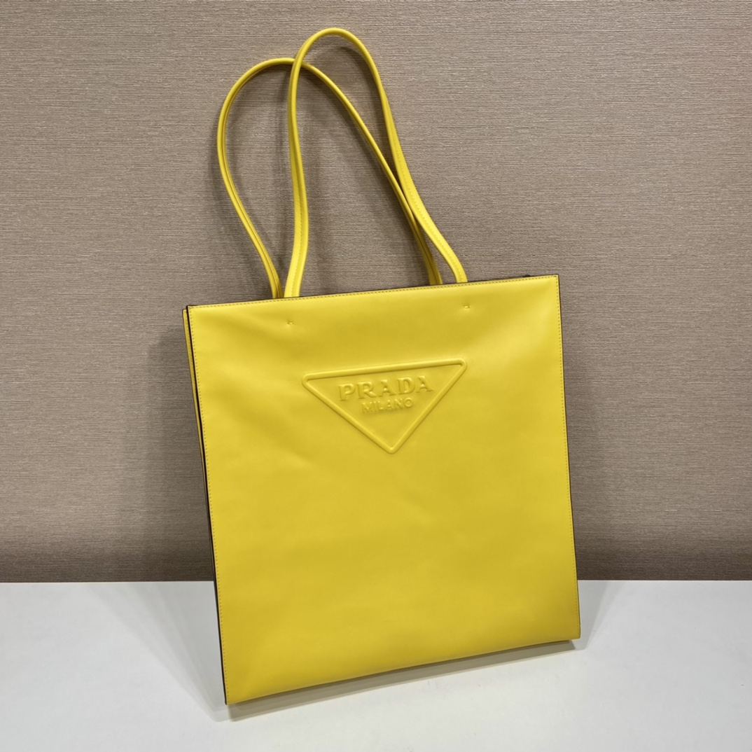 Pra*a leather tote bag