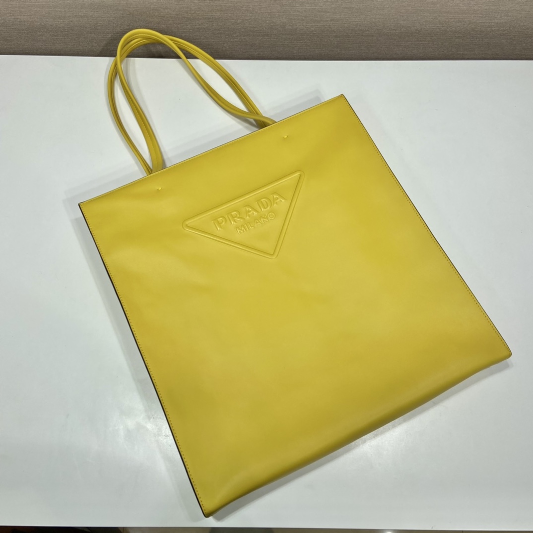 Pra*a leather tote bag