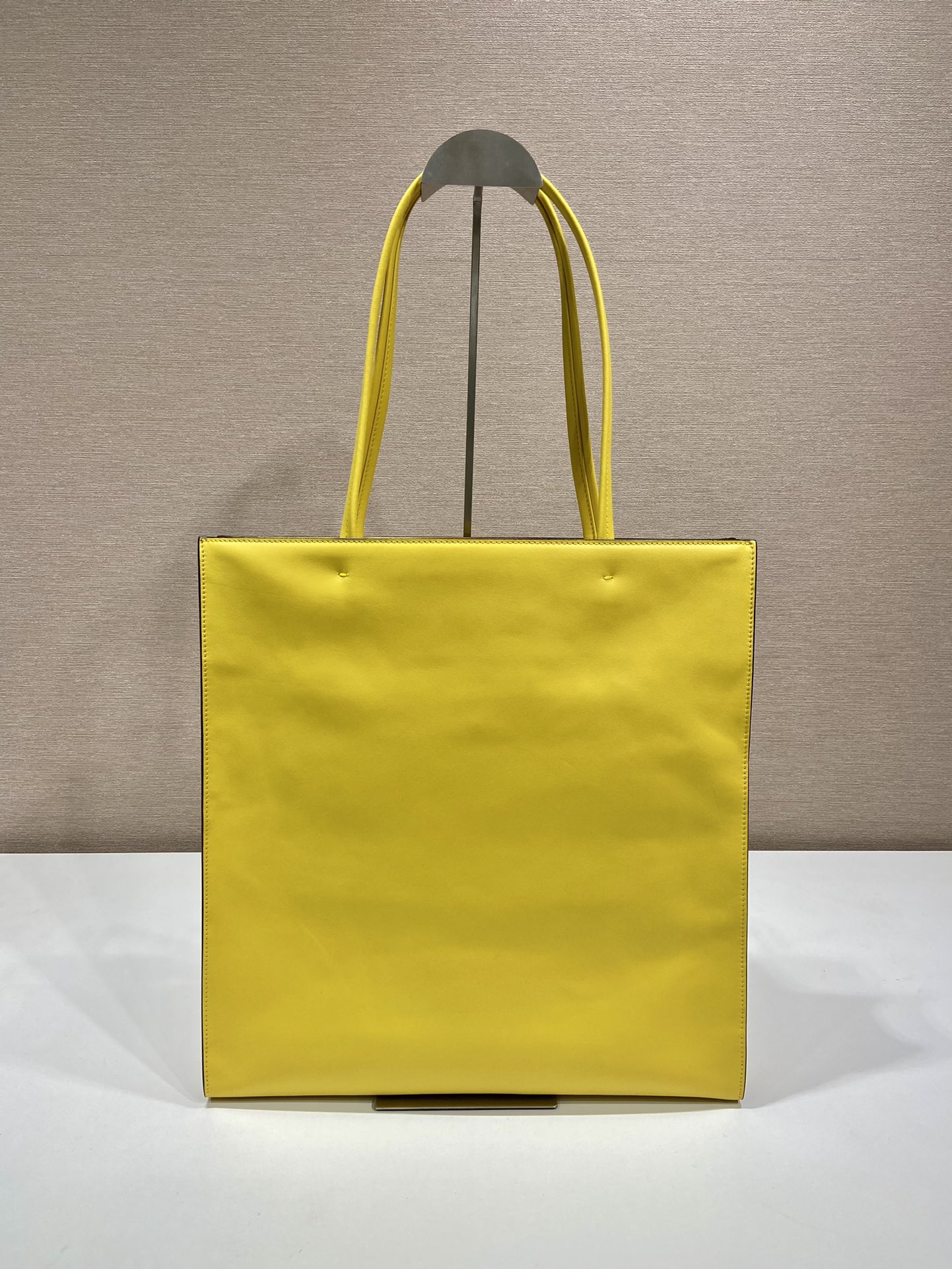 Pra*a leather tote bag