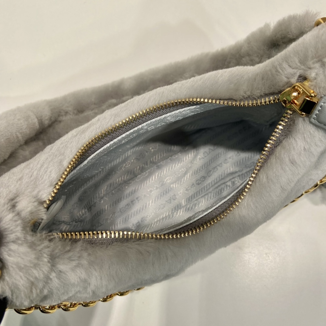 Pra*a re-edition 1995 hobo bag