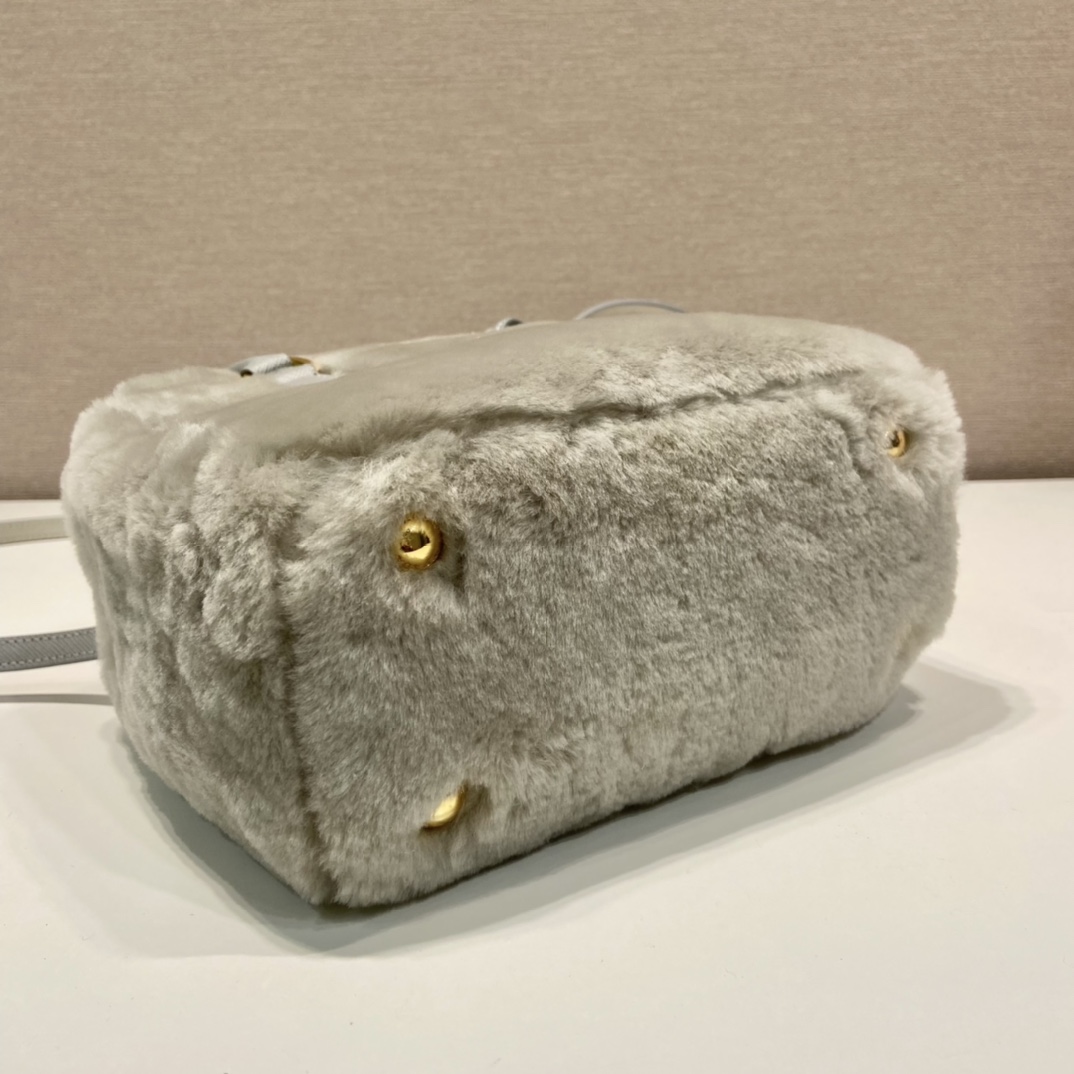 Pra*a galleria saffiano shearling top-handle bag