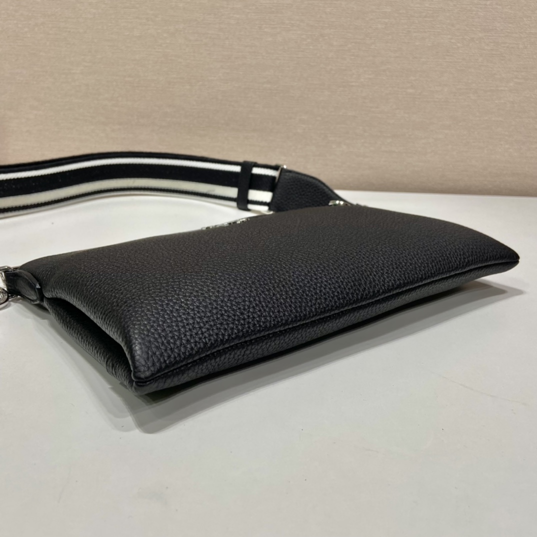 Pra*a leather shoulder bag