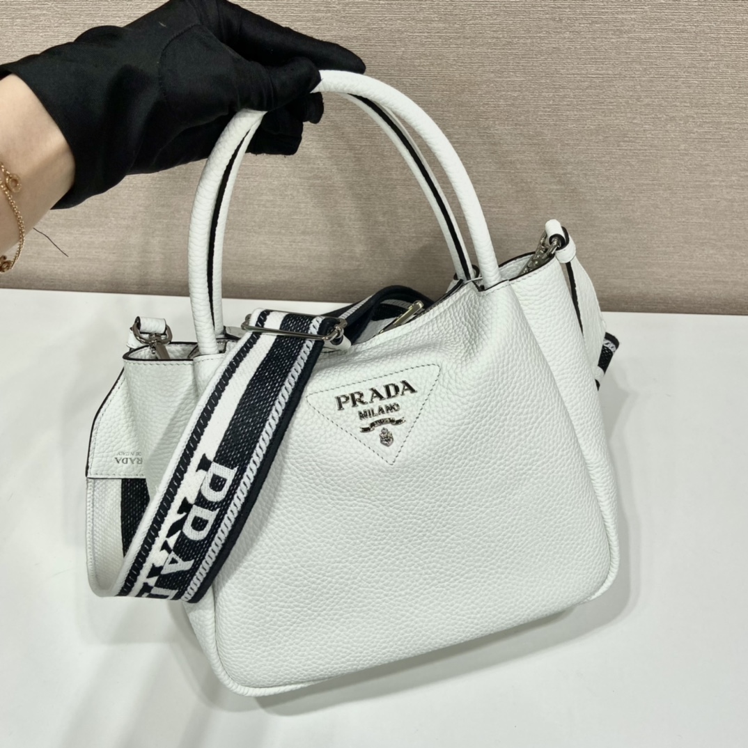 Pra*a small leather handbag