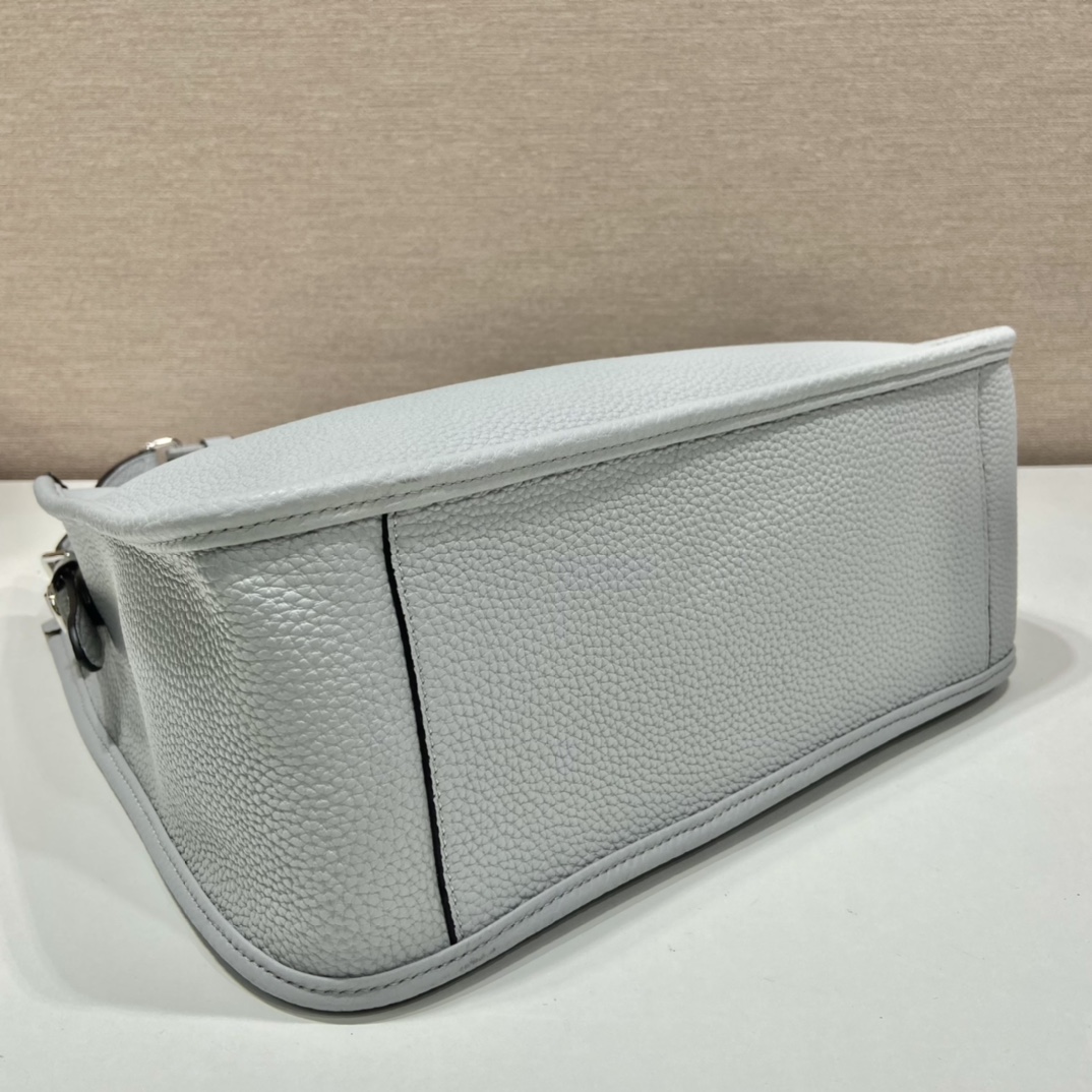 Pra*a leather hobo bag