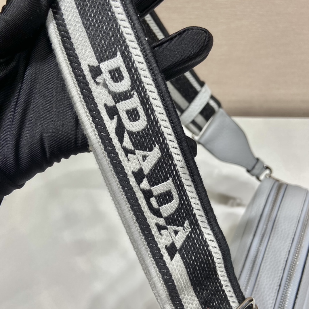 Pra*a shoulder bag