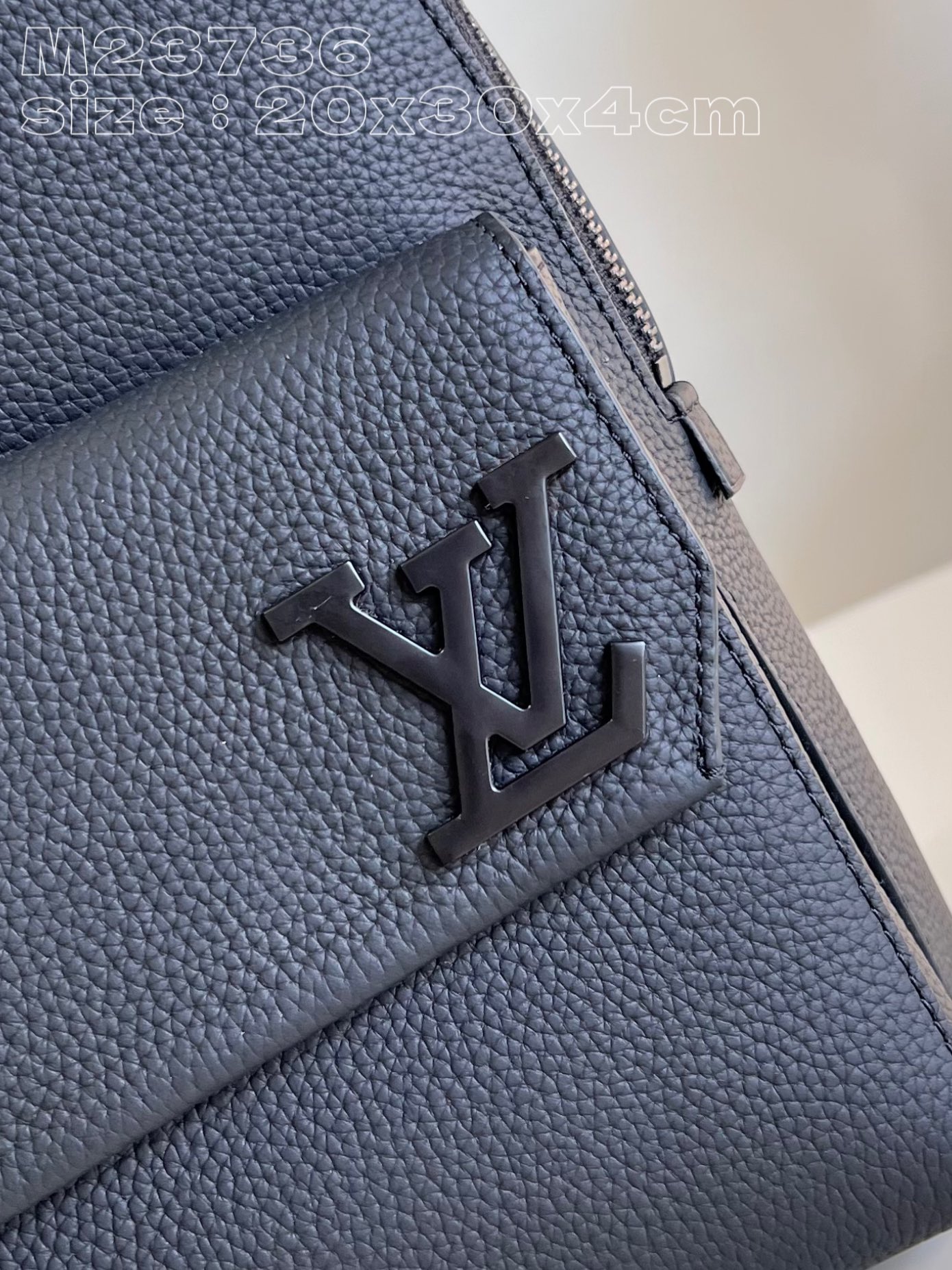 l**is V*t*n takeoff backpack