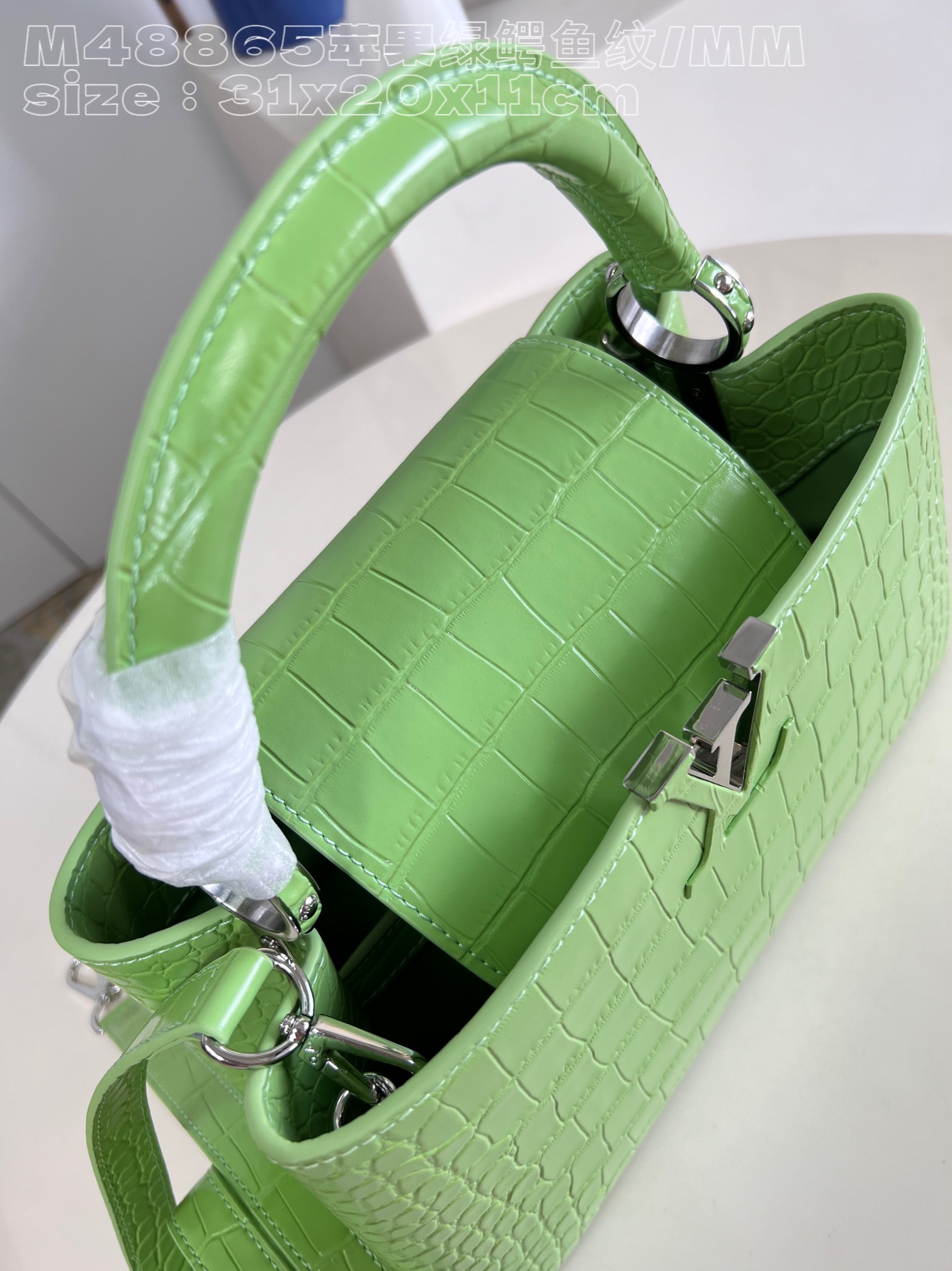 l**is V*t*n capucines medium