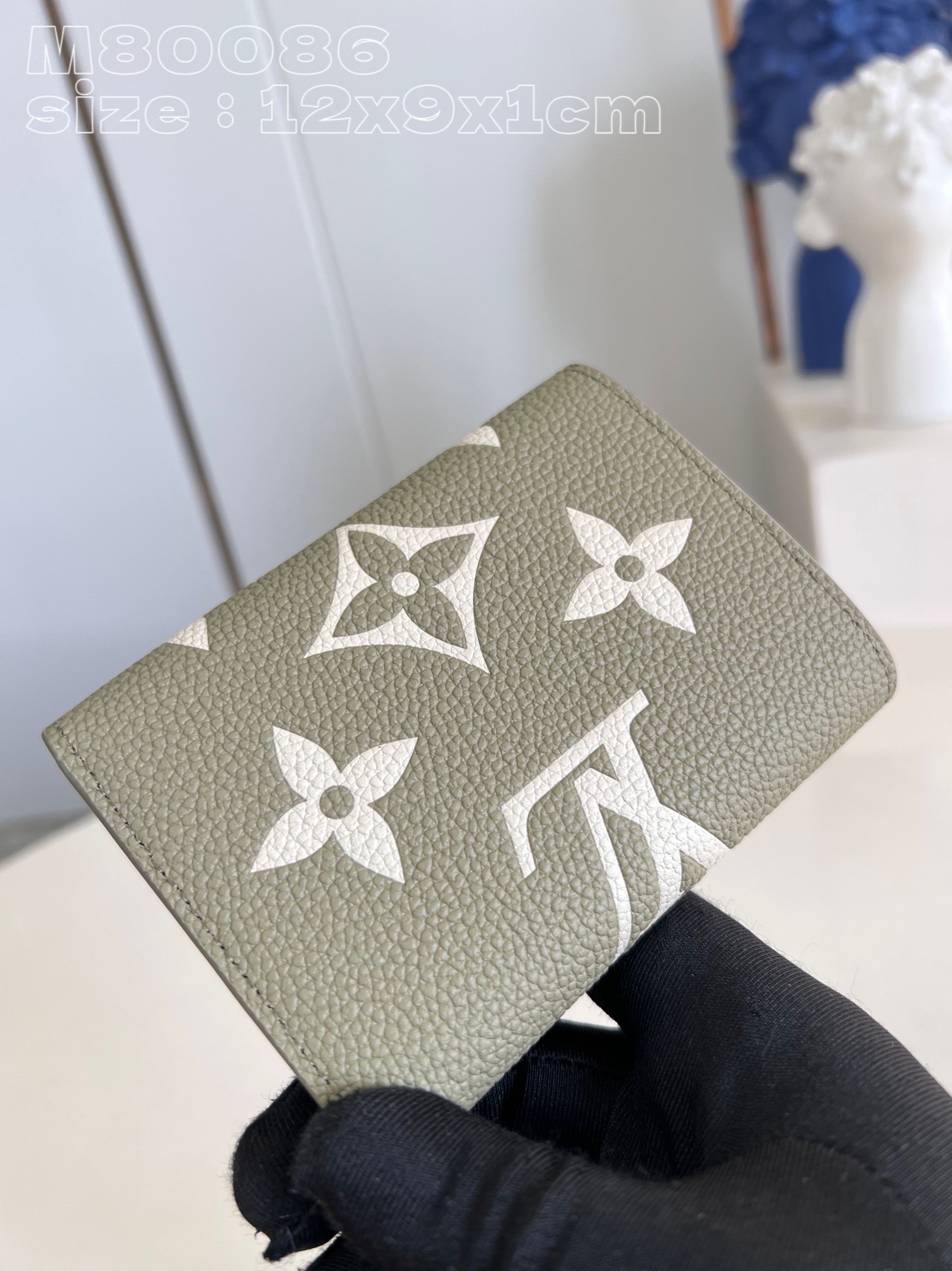 l**is V*t*n victorine wallet
