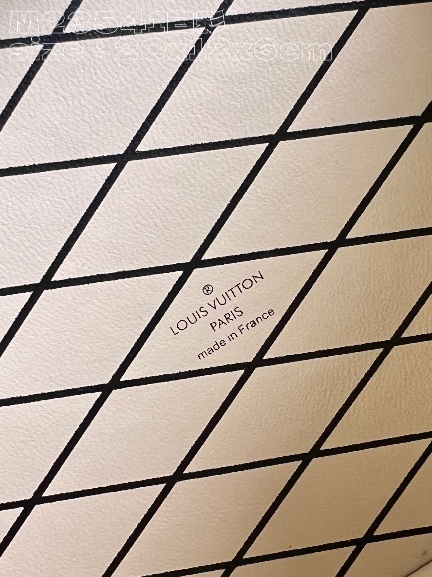 l**is V*t*n petite malle