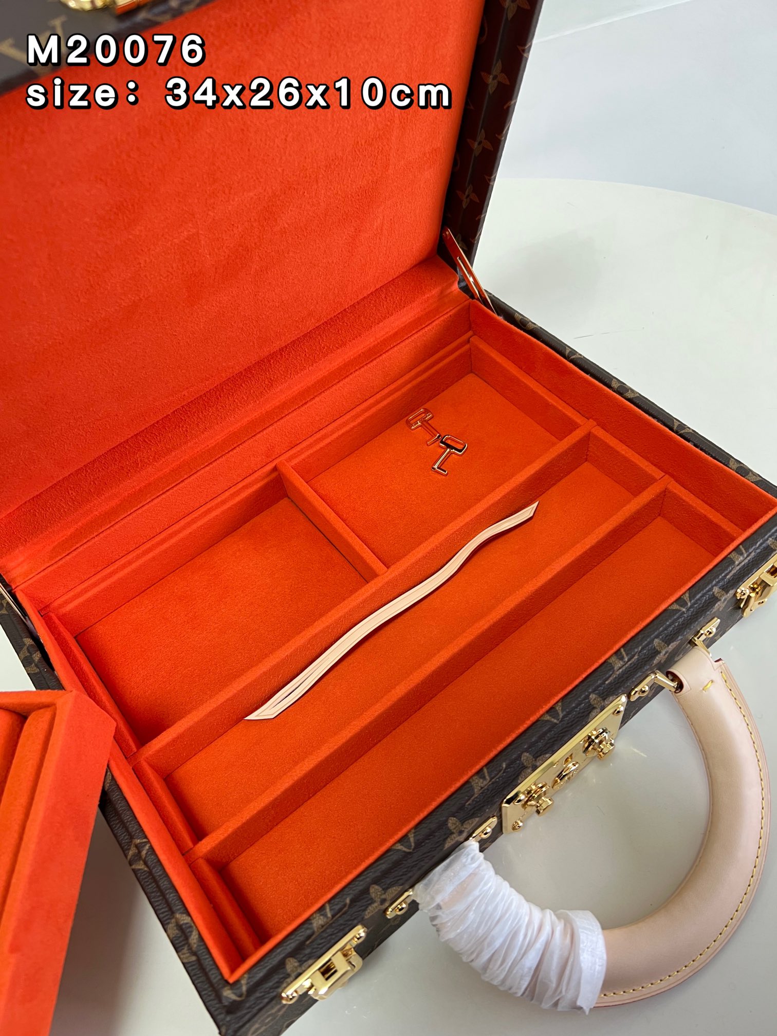 l**is V*t*n jewelry vanity