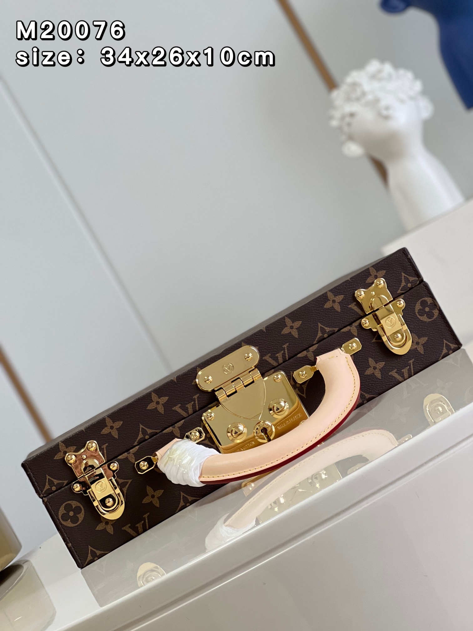 l**is V*t*n jewelry vanity