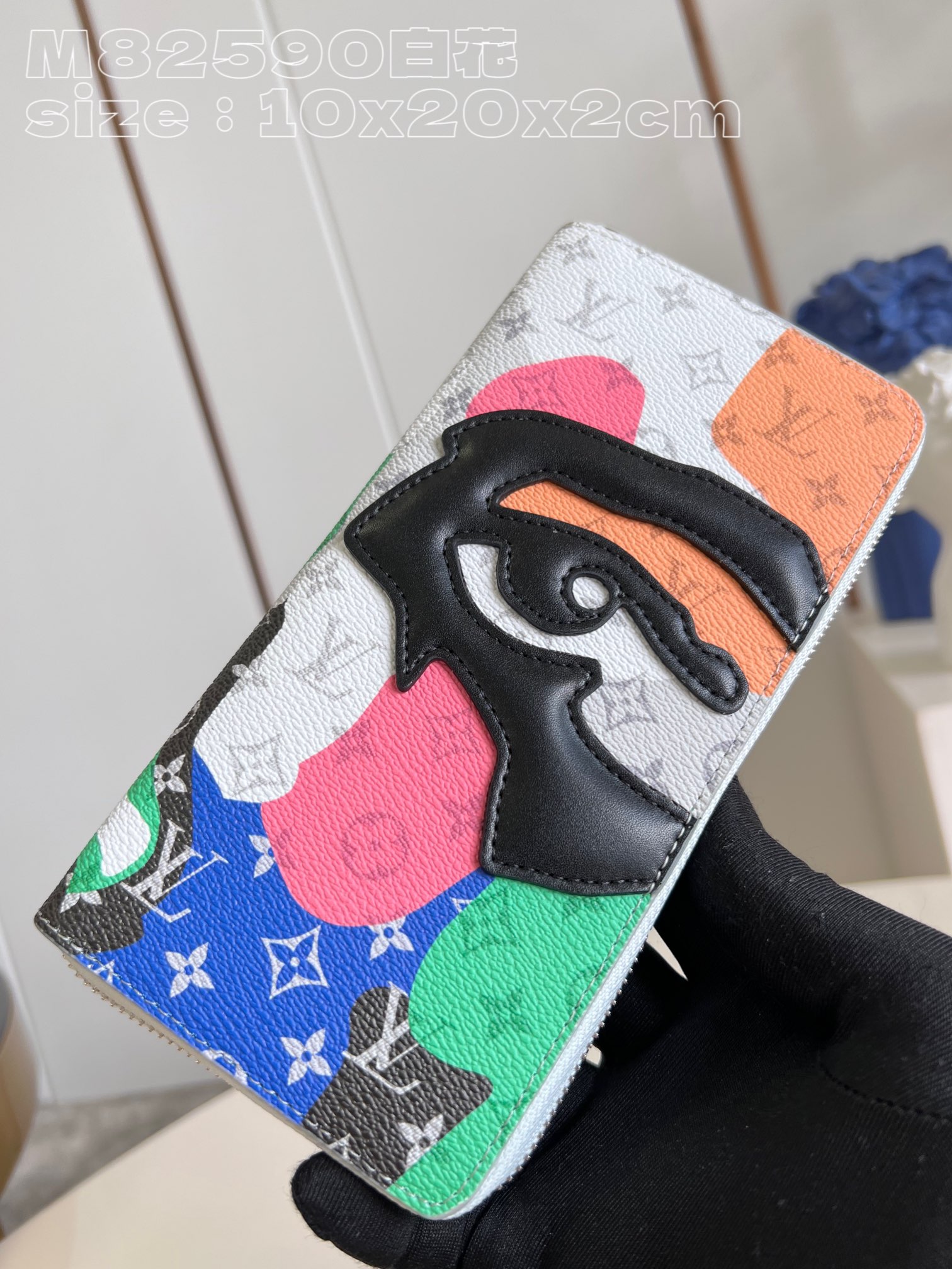 l**is V*t*n zippy vertical wallet