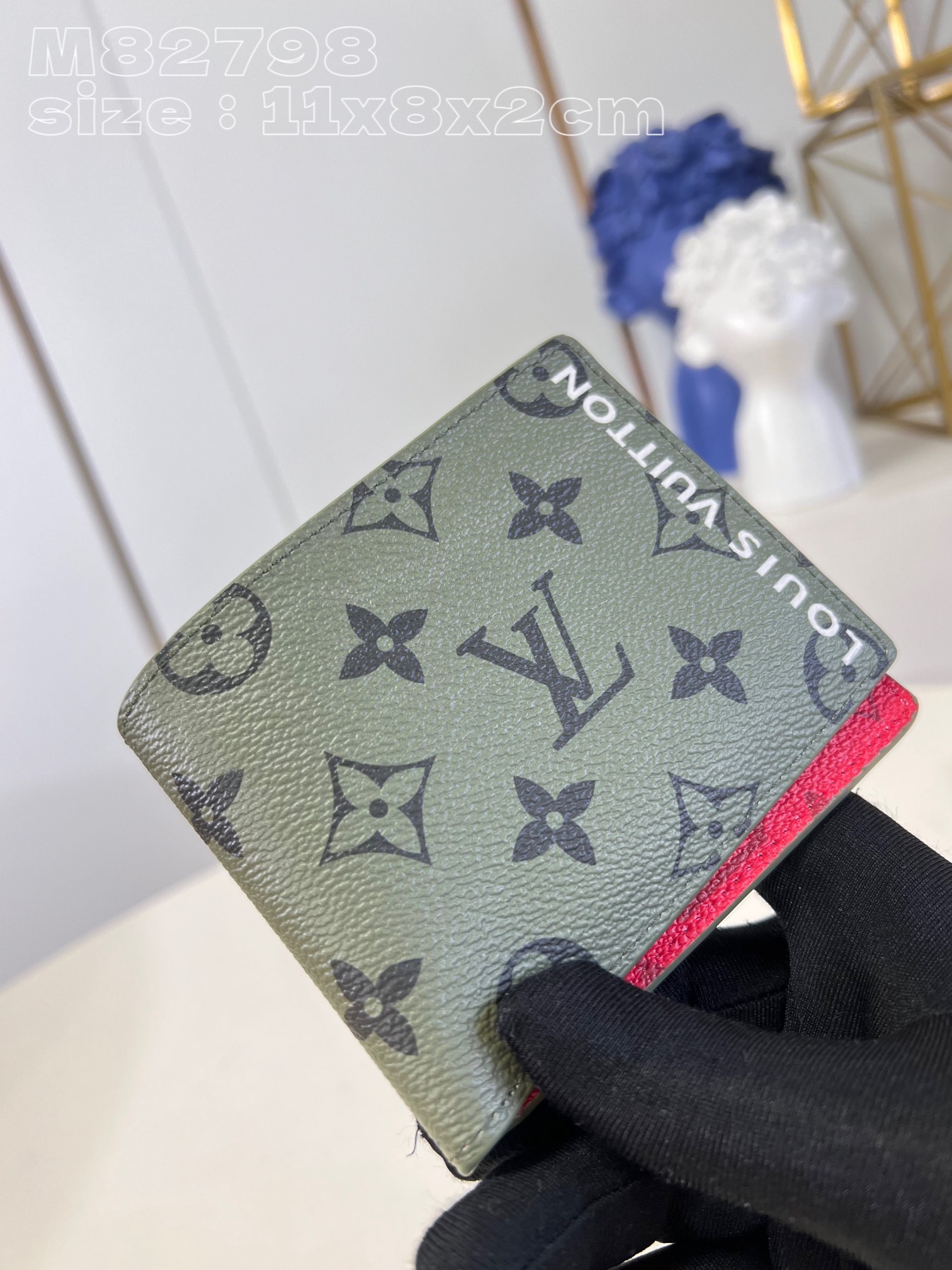 l**is V*t*n slender wallet
