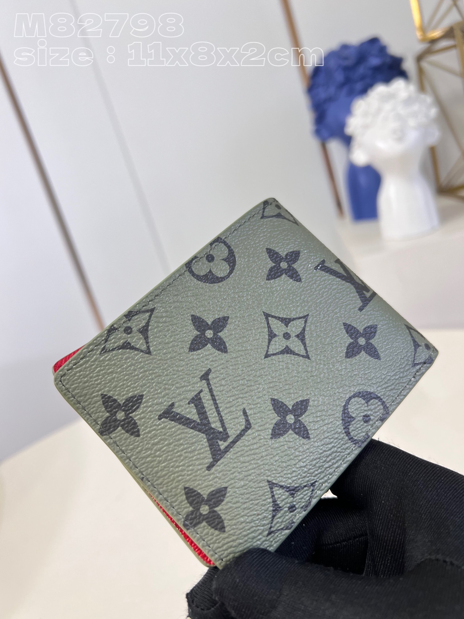 l**is V*t*n slender wallet