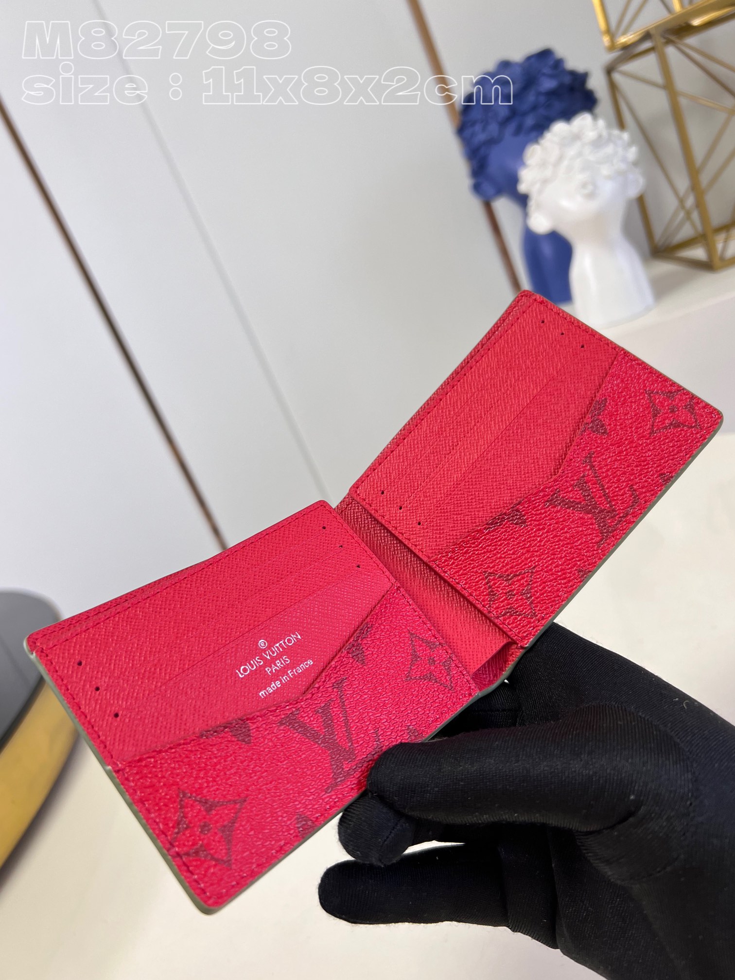 l**is V*t*n slender wallet