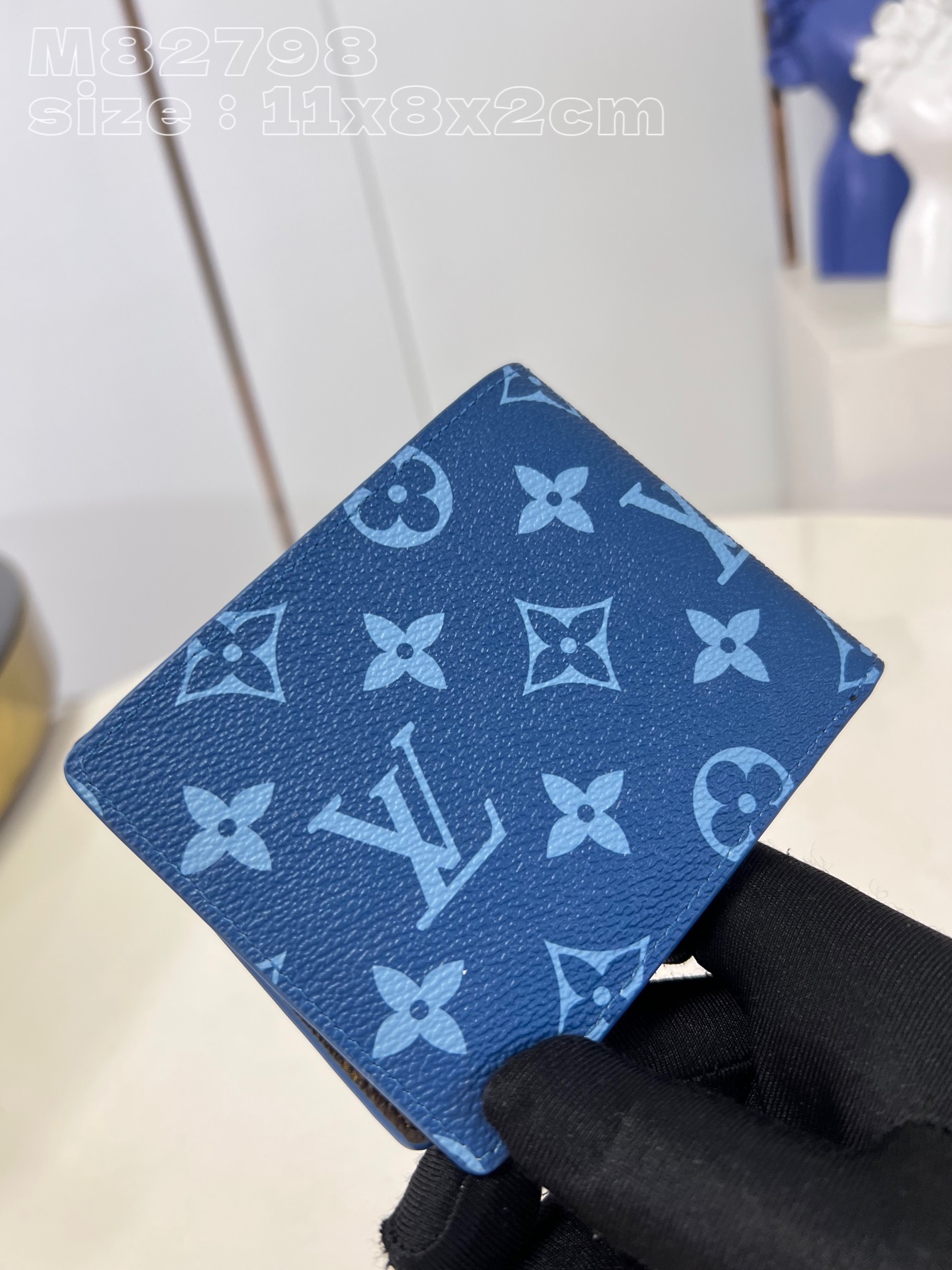 l**is V*t*n slender wallet