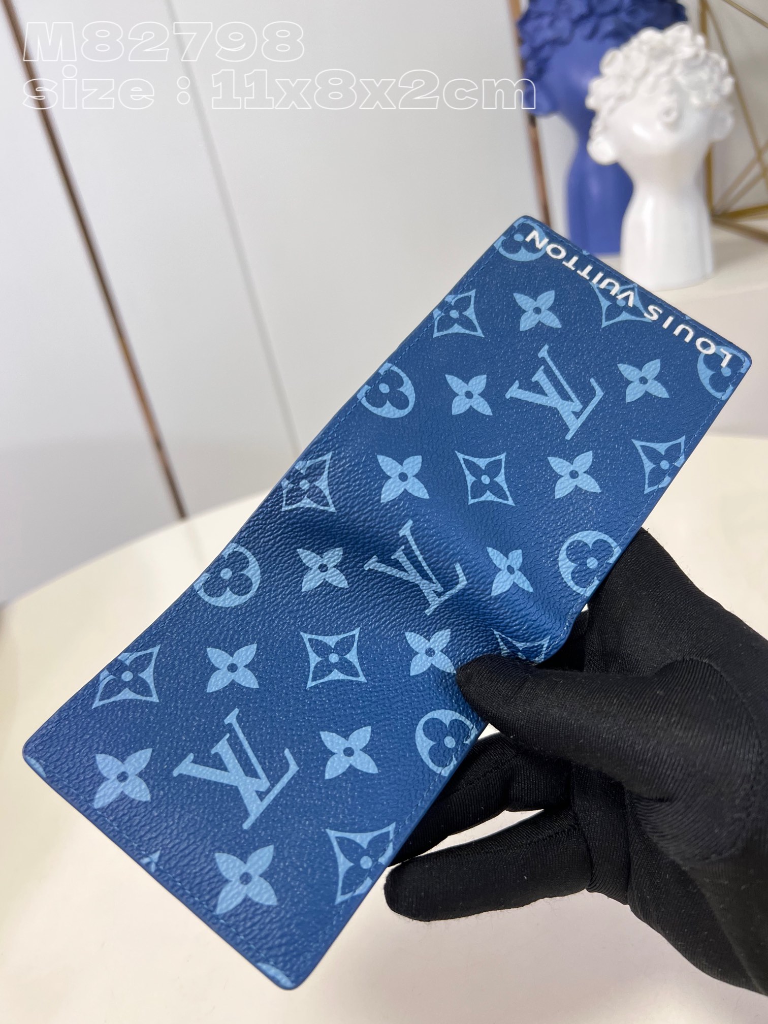 l**is V*t*n slender wallet