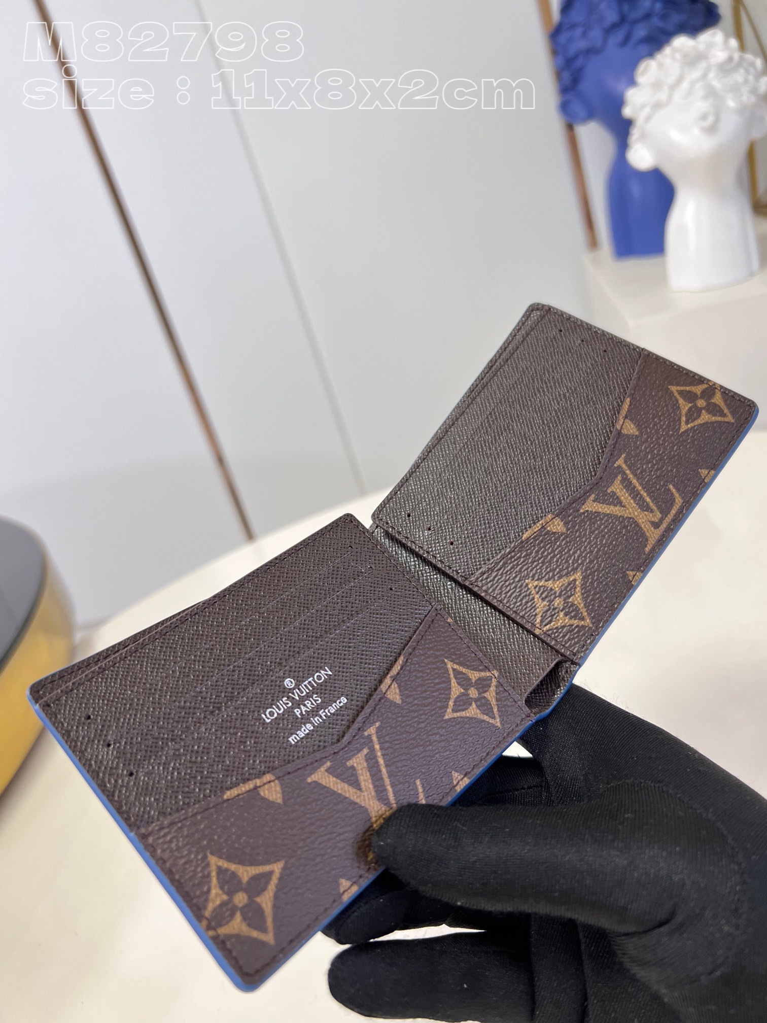 l**is V*t*n slender wallet